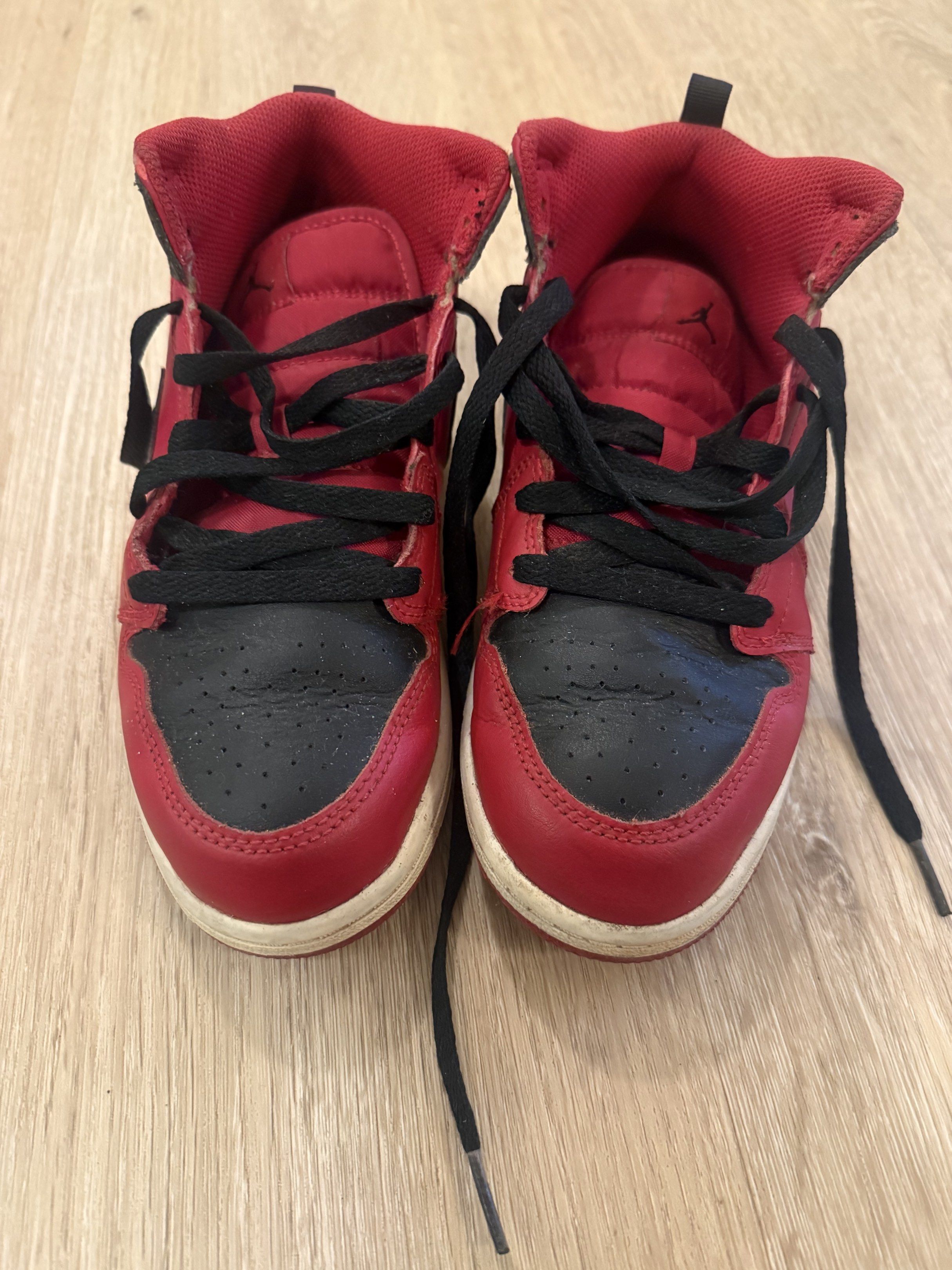 Air Jordan 1 Mid - Red/Black (Category: Babies & Kids Fashion) located in Manila. Submitted by ellematubis (Listing ID 1420608309, Image 1). Description: - Air Jordan 1 Mid sneakers - Color: Red and Black - Size: US 3Y - Features Nike swoosh - Black laces, white sole - Signs of wear on toe area and sole.