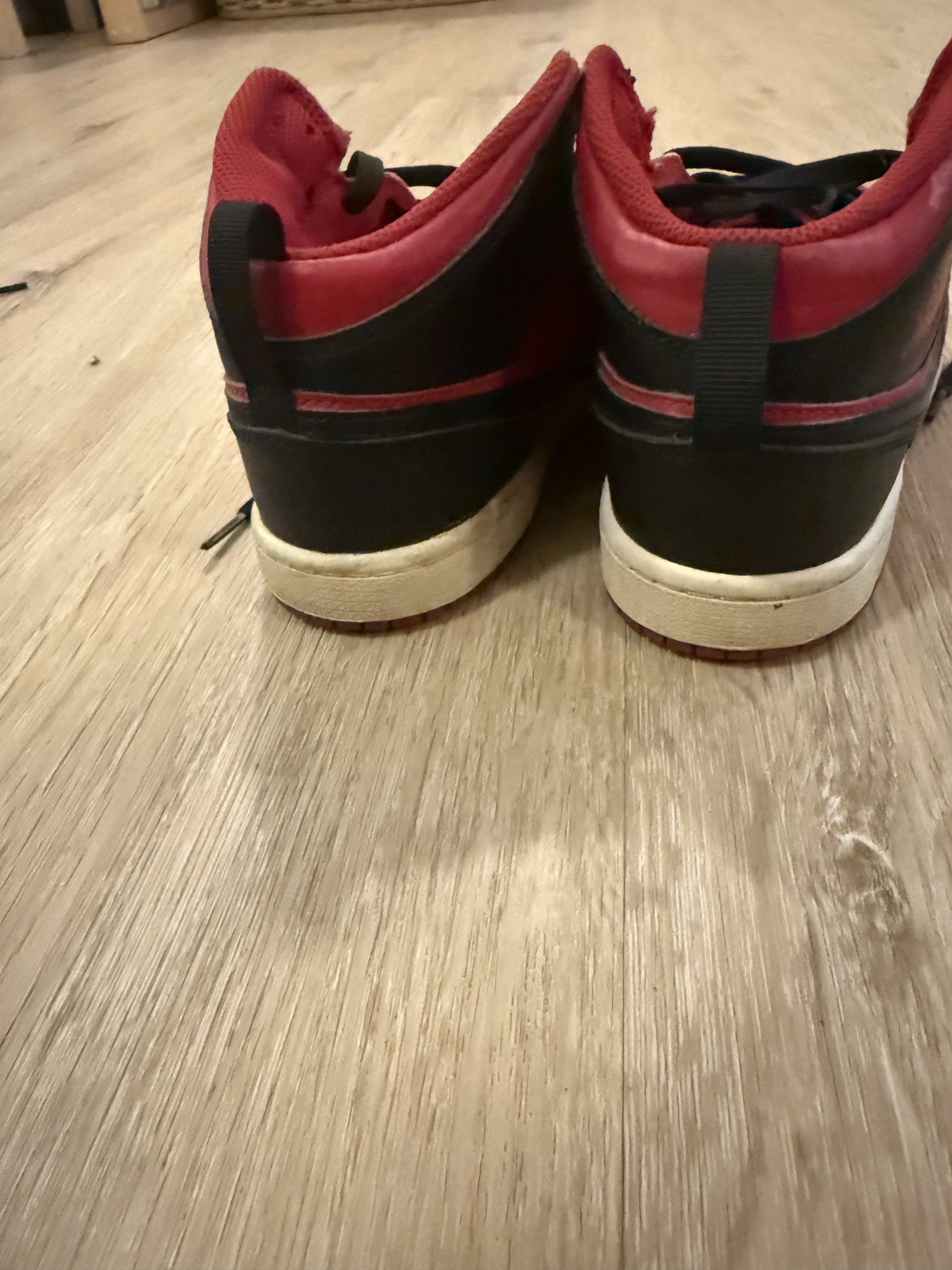 Air Jordan 1 Mid - Red/Black (Category: Babies & Kids Fashion) located in Manila. Submitted by ellematubis (Listing ID 1420608309, Image 3). Description: - Air Jordan 1 Mid sneakers - Color: Red and Black - Size: US 3Y - Features Nike swoosh - Black laces, white sole - Signs of wear on toe area and sole.