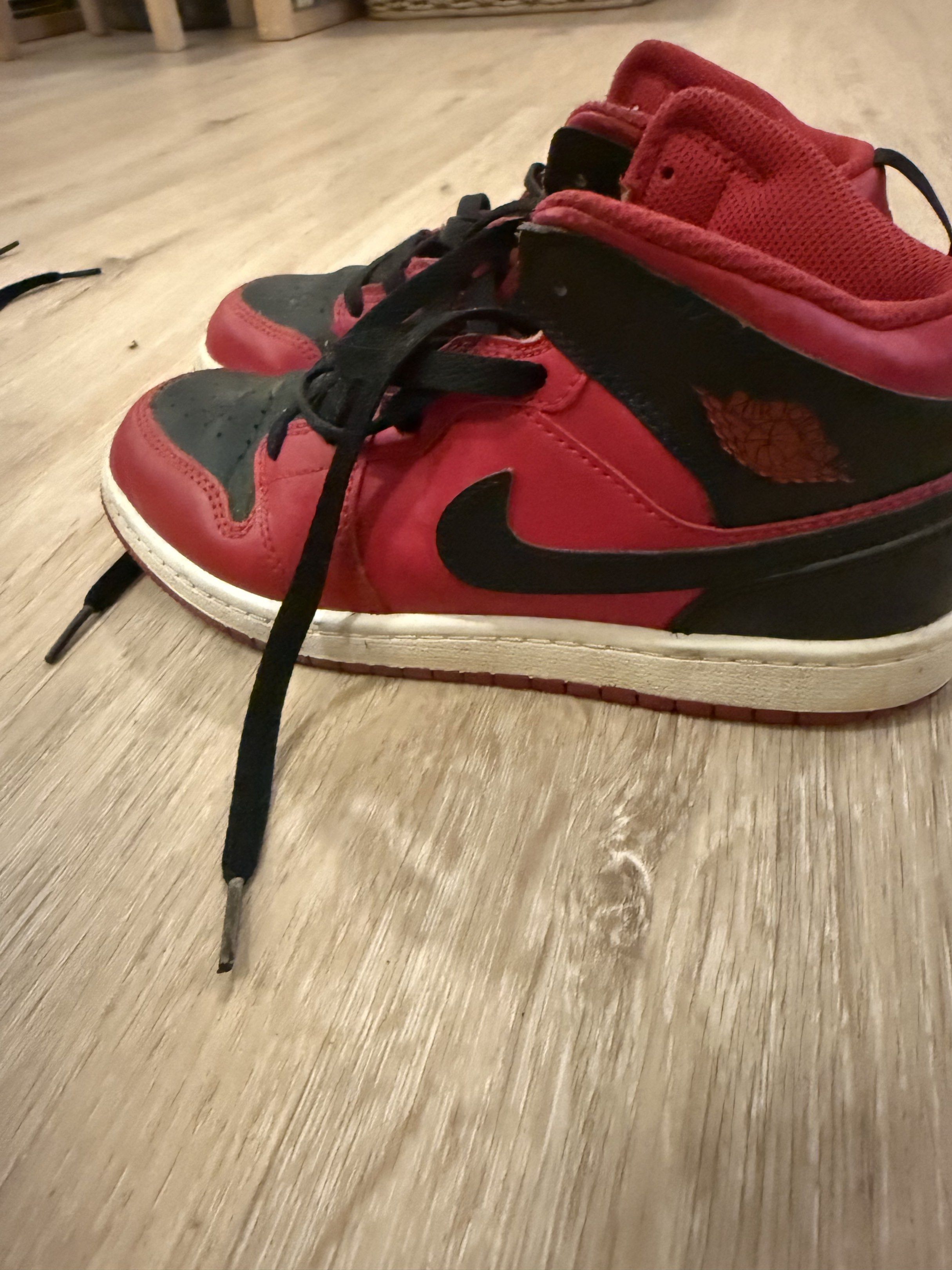 Air Jordan 1 Mid - Red/Black (Category: Babies & Kids Fashion) located in Manila. Submitted by ellematubis (Listing ID 1420608309, Image 2). Description: - Air Jordan 1 Mid sneakers - Color: Red and Black - Size: US 3Y - Features Nike swoosh - Black laces, white sole - Signs of wear on toe area and sole.