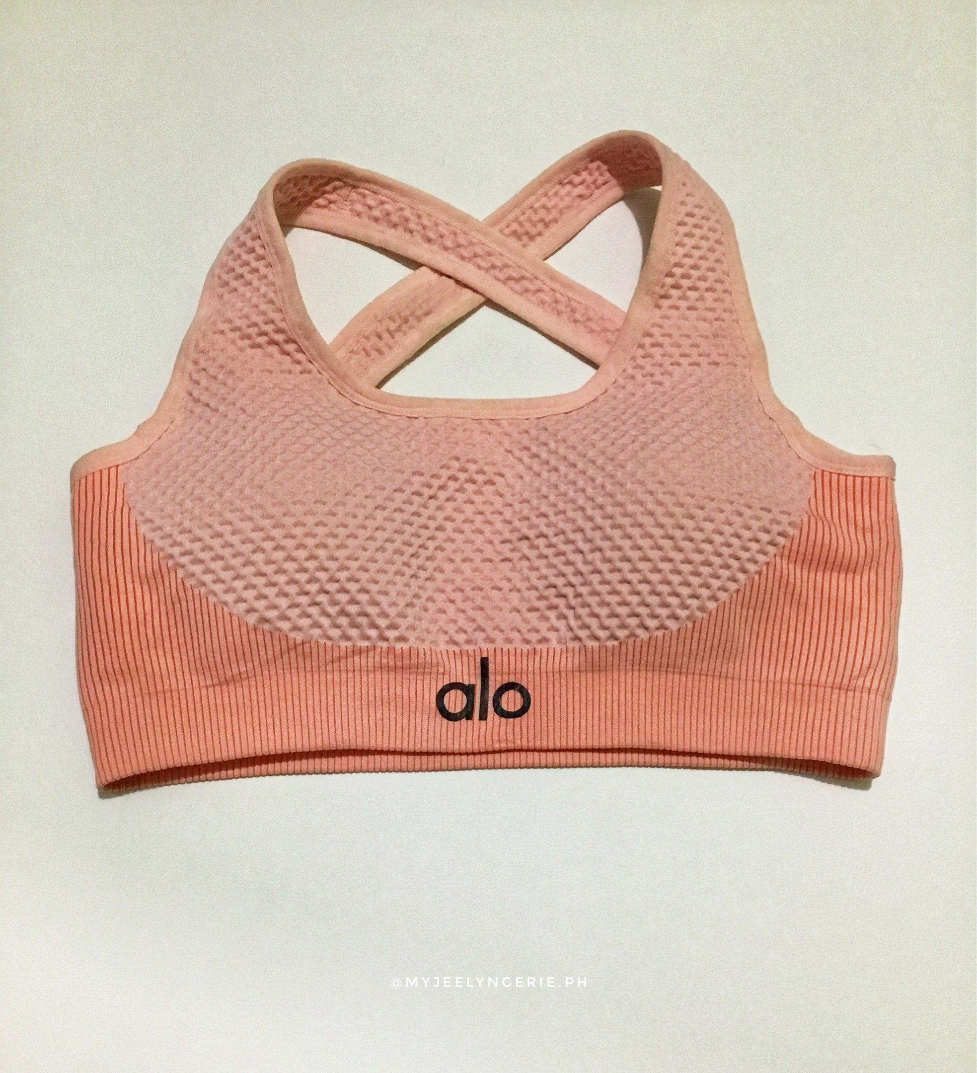 Alo Yoga Seamless Ribbed Sports Bra (Category: Activewear) located in Malolos. Submitted by sexybranded (Listing ID 1420659174, Image 1). Description: Alo size med padded 550.