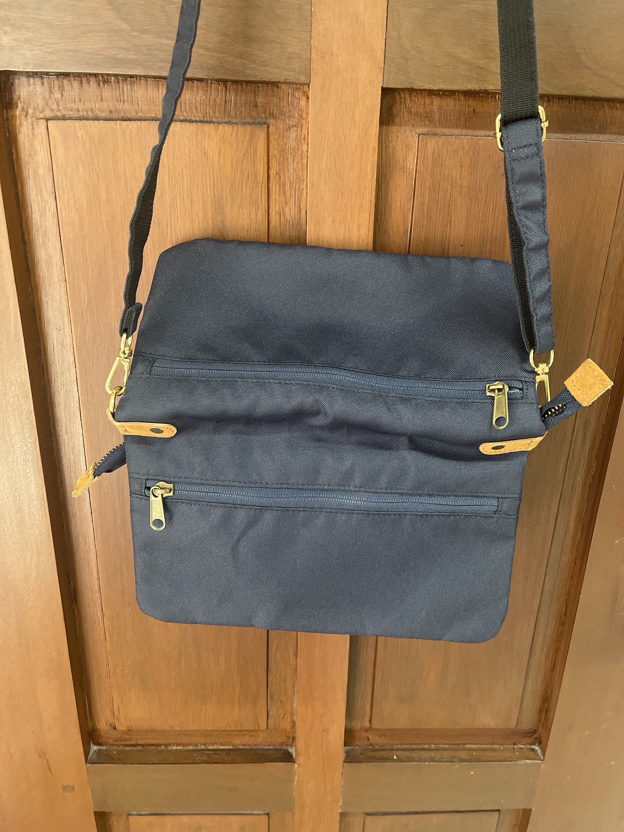 Anello Crossbody Bag (Category: Cross-body Bags) located in Muntinlupa City. Submitted by timttam (Listing ID 1420603556, Image 3). Description: - blue red cream cross body bag - has multiple compartments - anello brand .