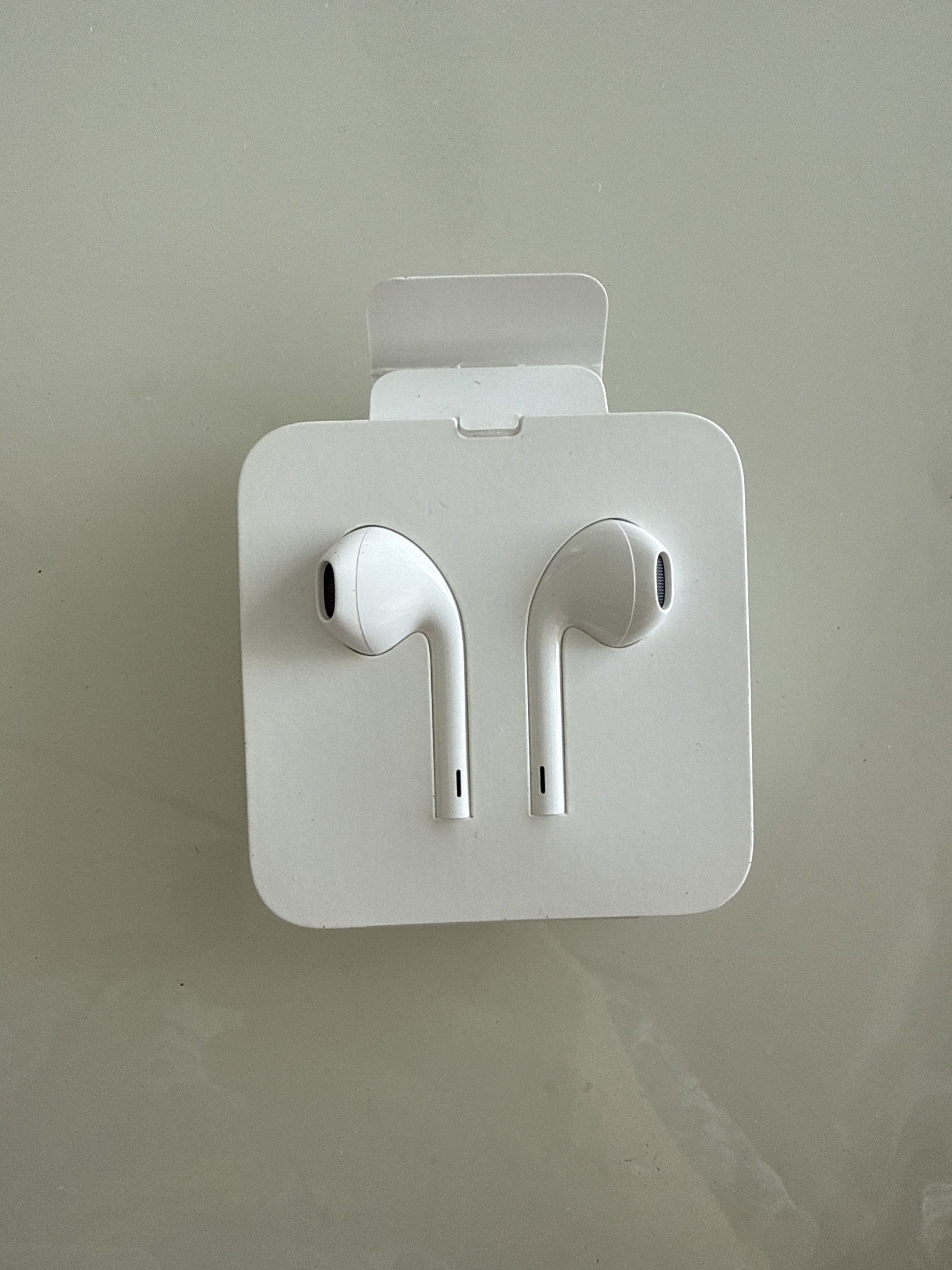 Apple earphone with lightning connector65561368919681110