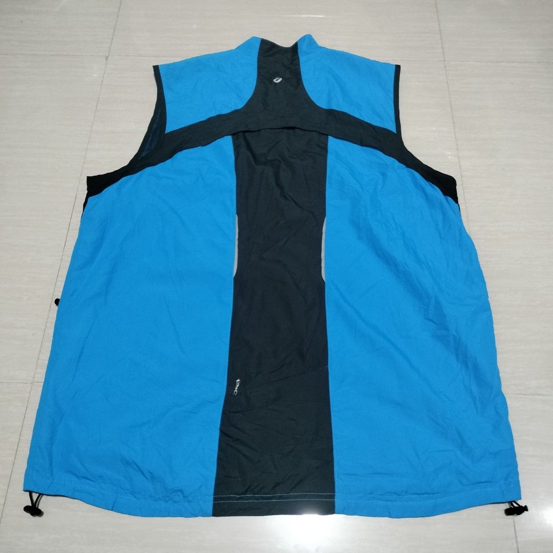 ASICS RUNNING VEST (Category: Activewear) located in Sariaya. Submitted by social_animalz (Listing ID 1420713061, Image 2). Description: 23.5 x 29.5 missing zip puller pero working naman ang zipper, need lang ipress yung center part nung zip kapag ibababa shipping fee is not included.