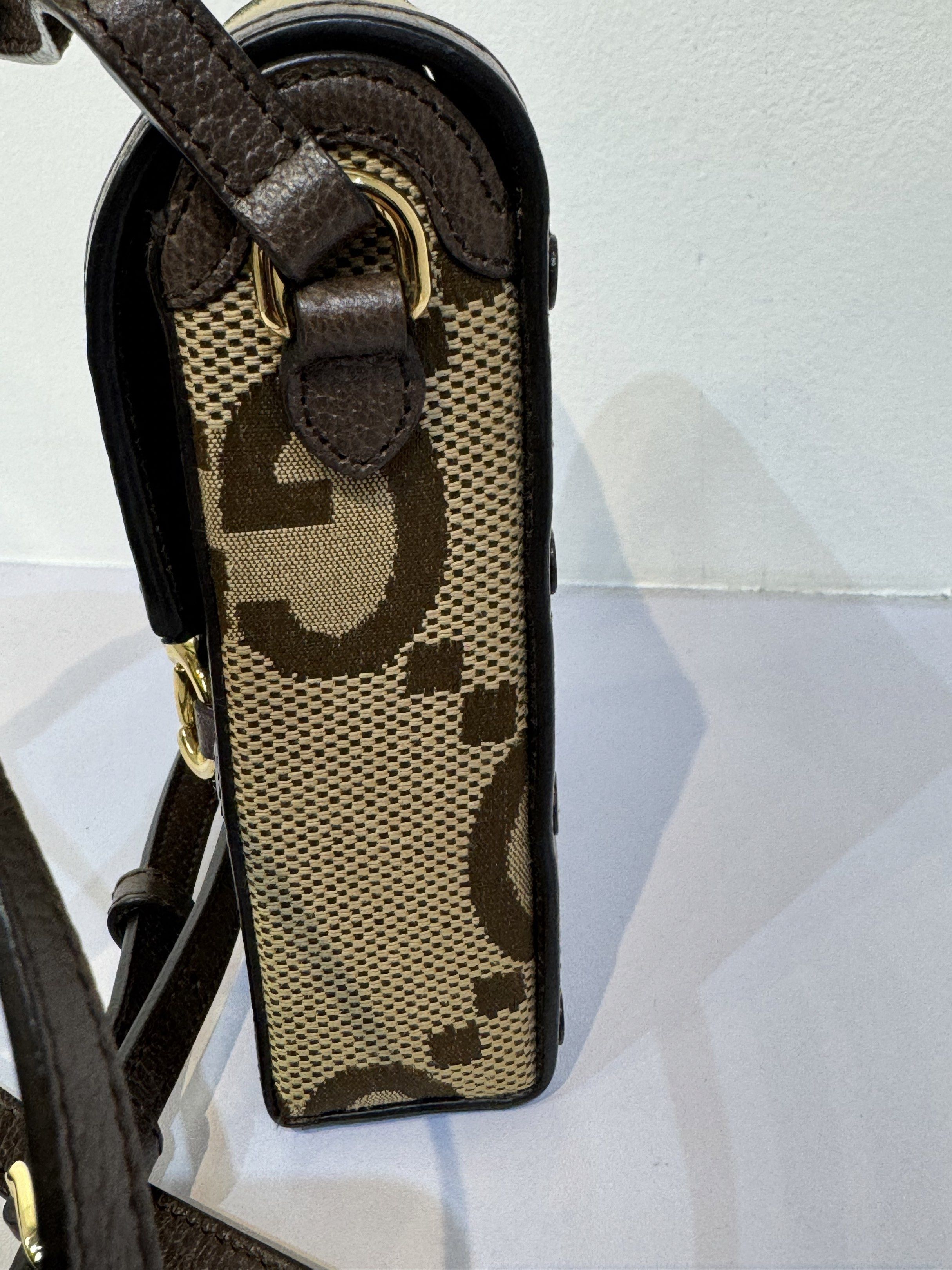 Authentic Gucci (Category: Luxury Accessories) located in Manila. Submitted by chloe_luxuries (Listing ID 1420692597, Image 2). Description: Authentic Gucci Horsebit Jumbo GG shoulder bag canvas mini in biege Still in excellent condition Comes with booklet dustbag and box Pm for more details.