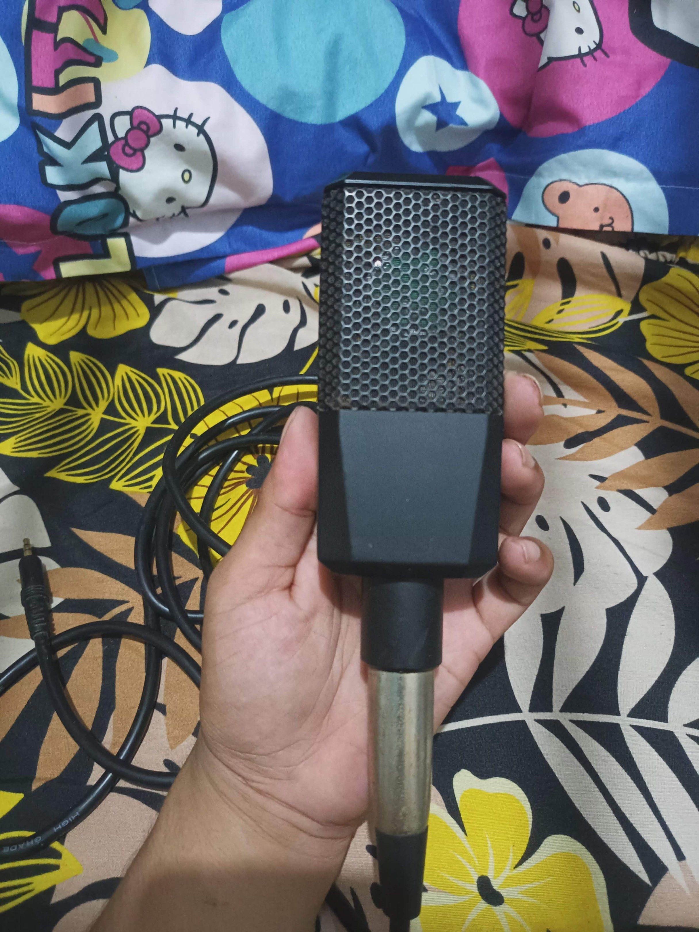 Autne HTLCA LGT 240 Microphone (Category: Microphones) located in Manila. Submitted by declutteringog7 (Listing ID 1420668742, Image 3). Description: - Autne HTLCA LGT 240 Microphone - Sleek black body with silver XLR connector - Includes high-grade, low-noise microphone cable - Features a durable mesh grill - Professional 3-pin XLR connector.