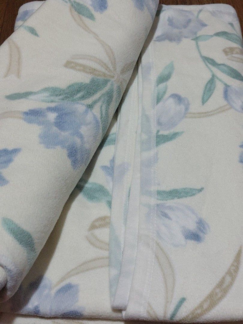 Balenciaga Blanket (Category: Luxury Apparel) located in Muntinlupa City. Submitted by sakurambo_des (Listing ID 1420693581, Image 3). Description: Balenciaga Paris Blanket/Bed topper New condition. Size:140cm x 200cm .