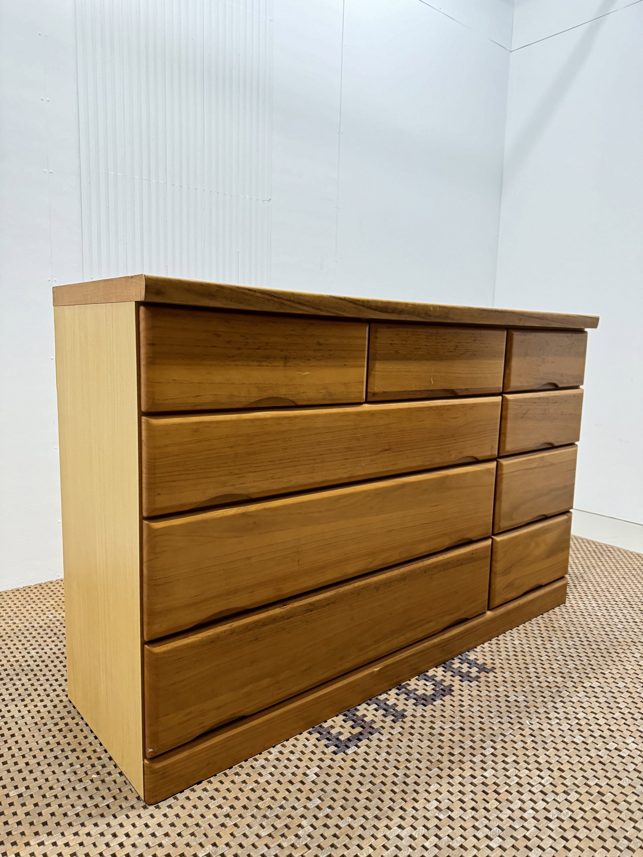 Big lateral drawer (Category: Shelves, Cabinets & Racks) located in Quezon City. Submitted by matetdevis13 (Listing ID 1420666528, Image 2). Description: Big Lateral Drawer Price: 8,500 L59 x W18 x H37 In good condition Code JMD54-T51.