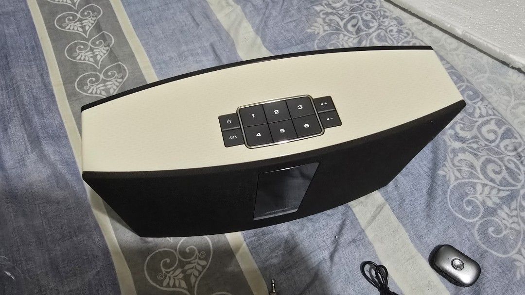 Bose SoundTouch 20 Wi-Fi Music System (Category: Soundbars, Speakers & Amplifiers) located in San Miguel. Submitted by rrshopstore (Listing ID 1420663897, Image 2). Description: No issue. i used bluetooth adapter..