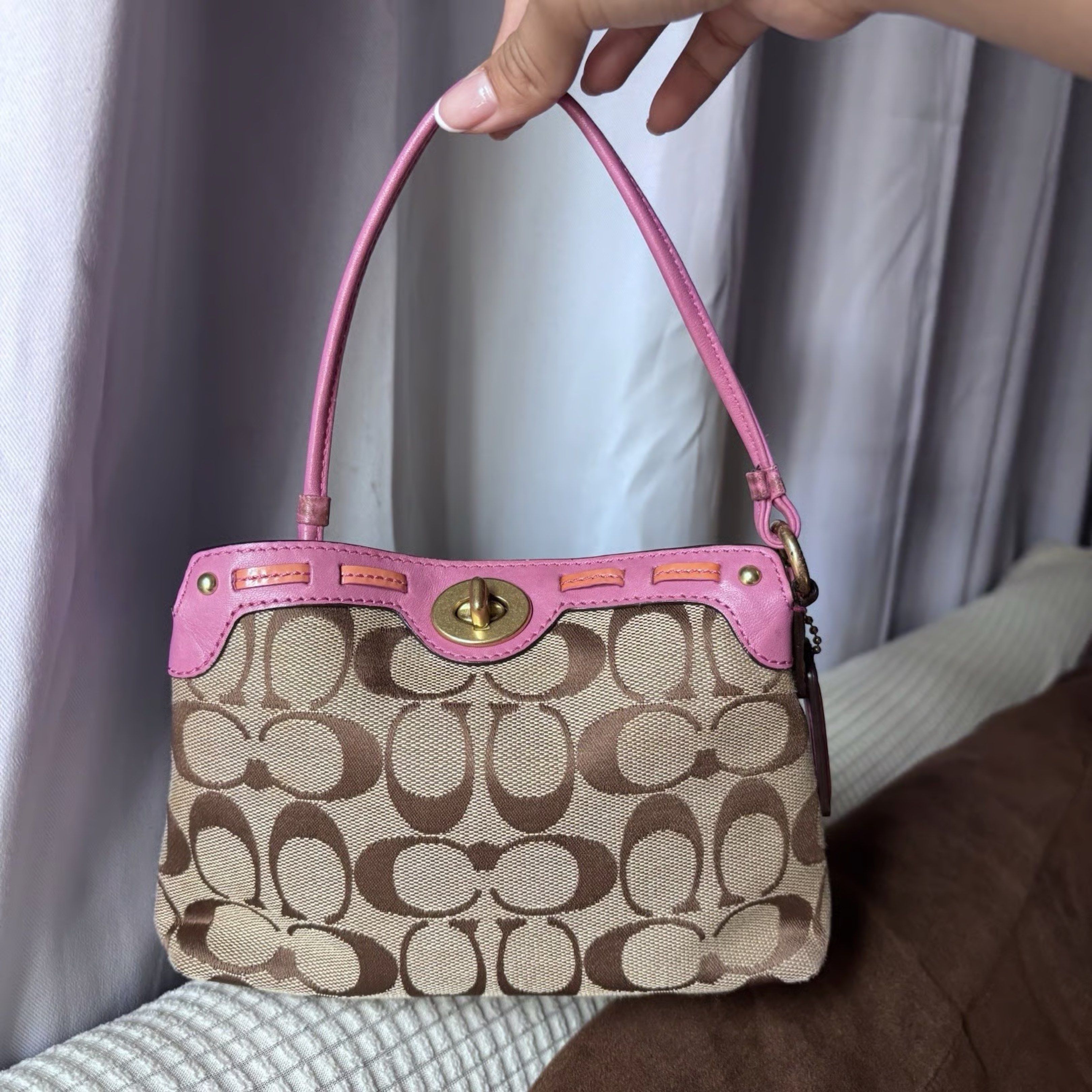 [SOLD] Coach Mini Turnlock Pink (Category: Luxury Bags & Wallets) located in Dagupan City. Submitted by nicacloset.ph (Listing ID 1419977291, Image 1). Description: photo for reference only this is pre order.