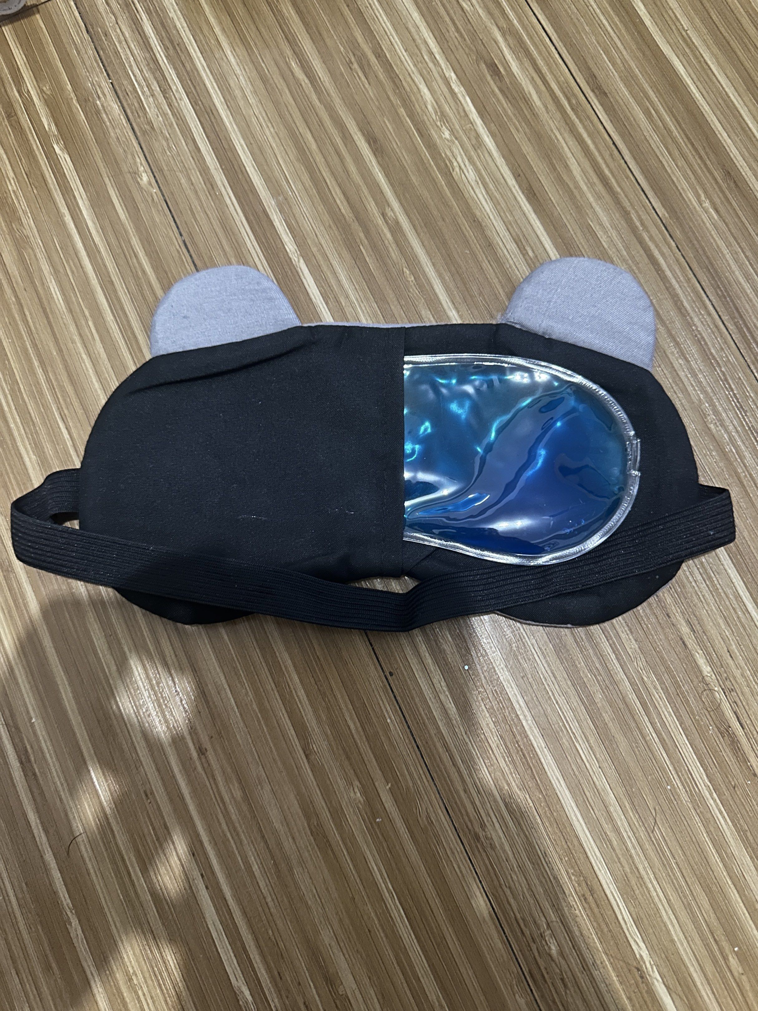 Cute Eye Mask with Gel Pad (Category: Face Care) located in Taguig. Submitted by seek_and_ship (Listing ID 1420655532, Image 2). Description: How to Use: Cold compress: Put it in the refrigerator for 30-60 minutes, or in the freezer for more than 15-30 minutes. You can also keep it in the refrigerator when not in use. Knead it before use and check to ensure that it reaches a comfortable temperature. Hot compress: Soak this product in hot water fo