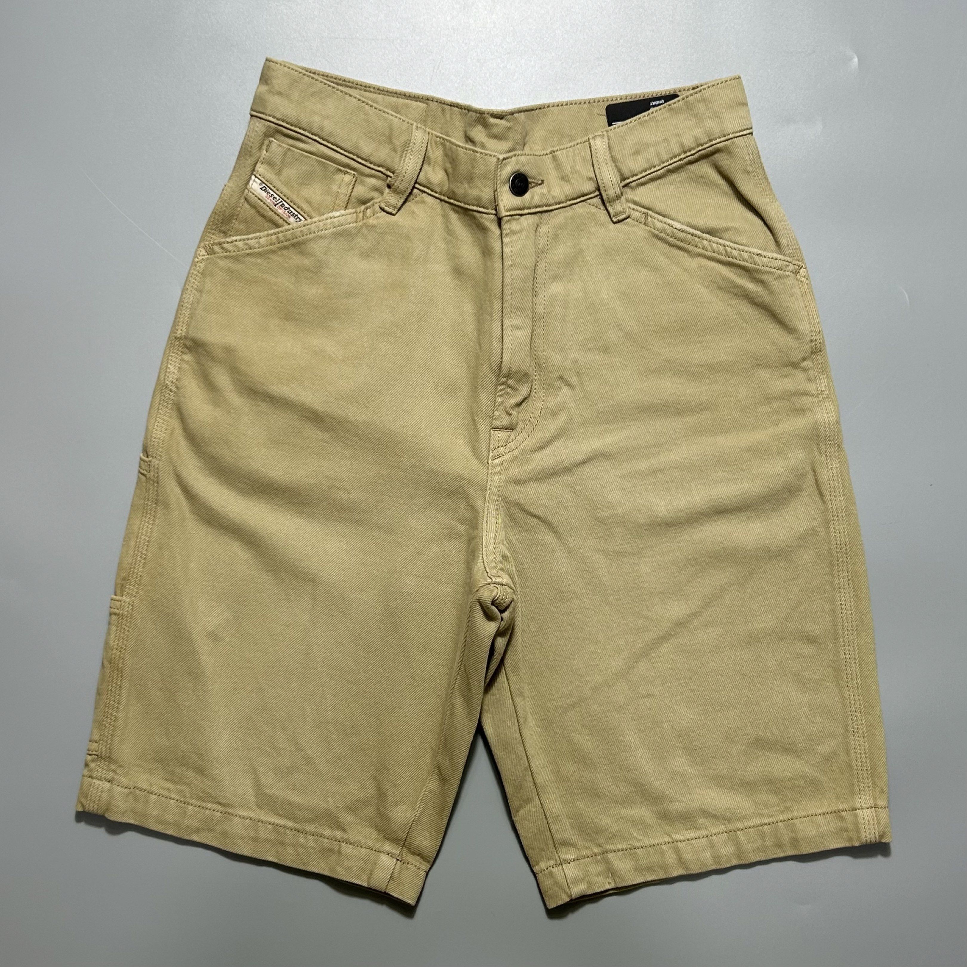 Diesel D-Franky Work Shorts (Category: Shorts) located in Cavite. Submitted by datsoretro (Listing ID 1420734191, Image 1). Description: - Diesel D-Franky Work Shorts - Workwear design - Neutral color - Size: 39cm waist, 57cm full length, 31cm inseam.