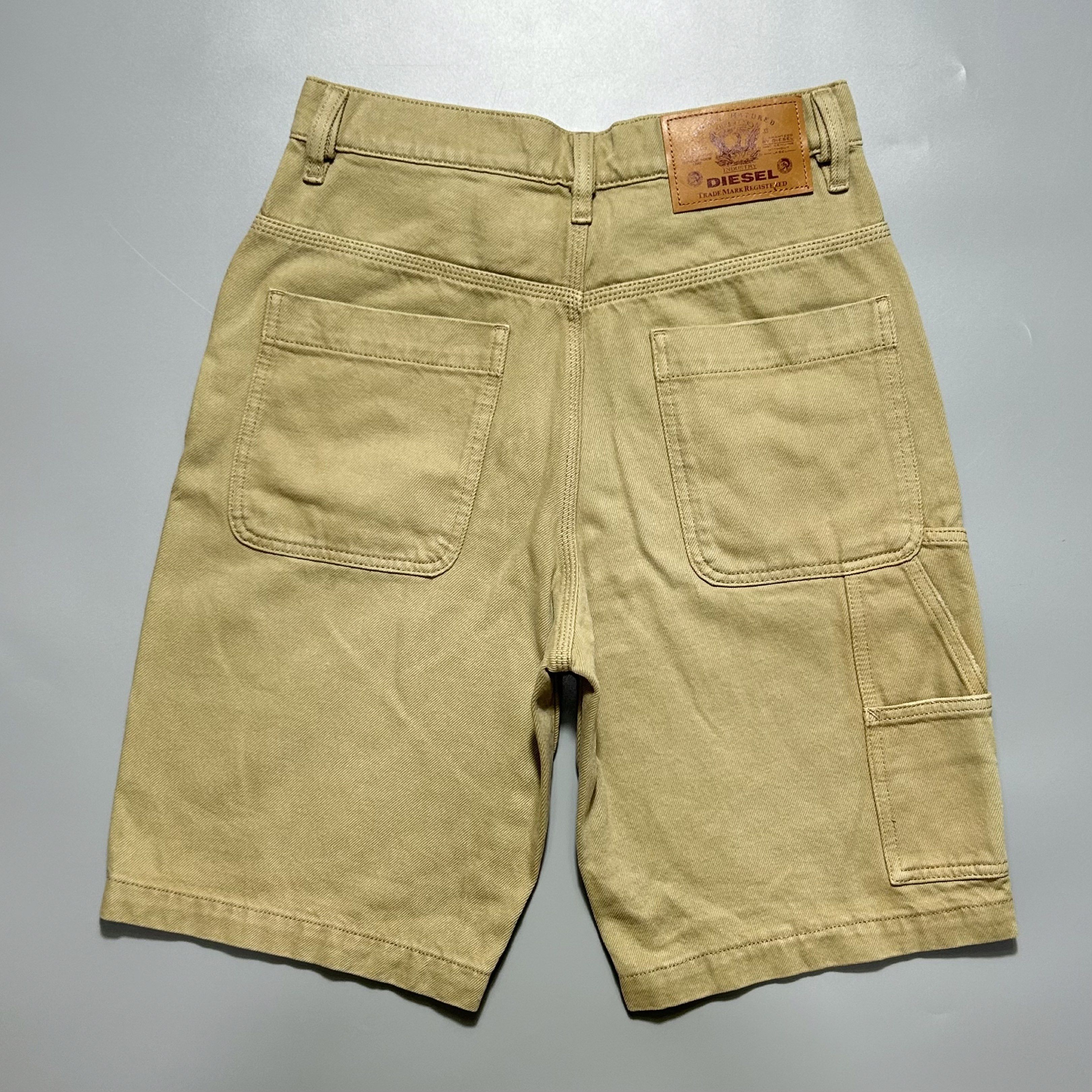 Diesel D-Franky Work Shorts (Category: Shorts) located in Cavite. Submitted by datsoretro (Listing ID 1420734191, Image 2). Description: - Diesel D-Franky Work Shorts - Workwear design - Neutral color - Size: 39cm waist, 57cm full length, 31cm inseam.