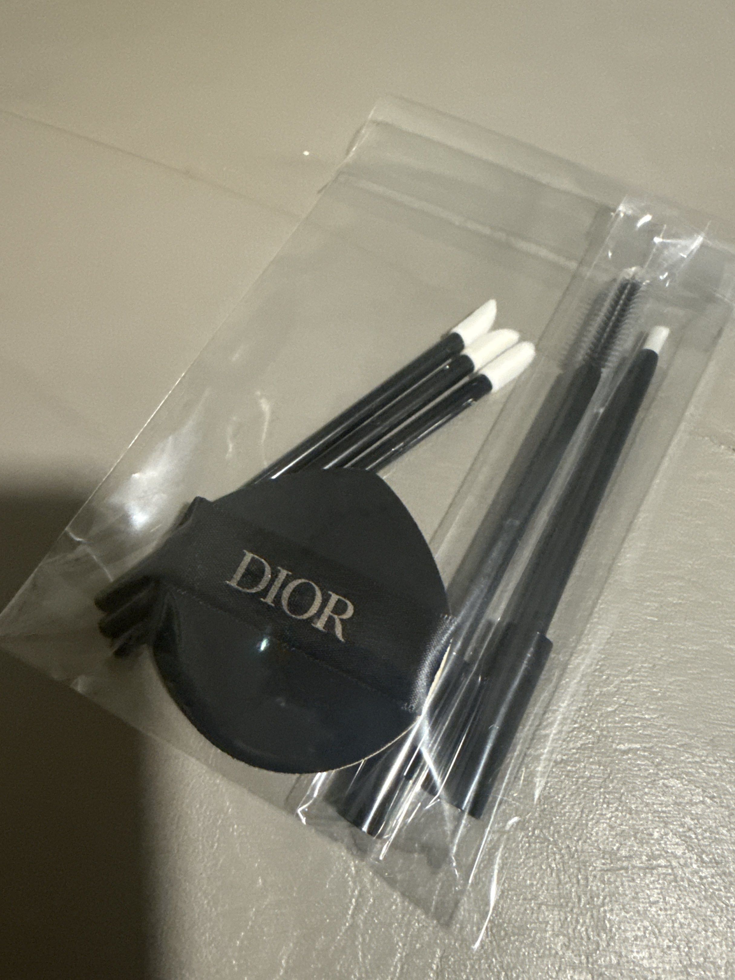 dior make up tools cushion sponge (Category: Makeup) located in Muntinlupa City. Submitted by necole01 (Listing ID 1420686715, Image 1). Description: 1 pcs cushion sponge.