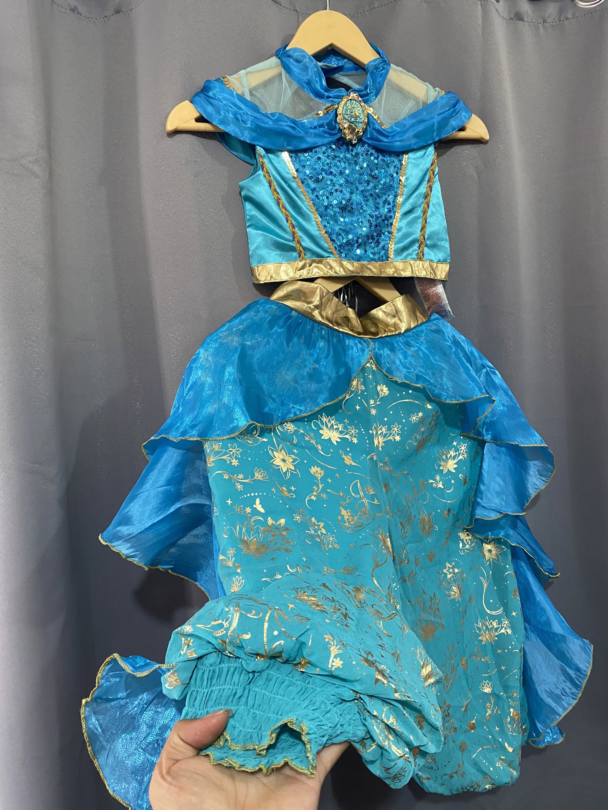 Disney Princess Jasmine Costume (Category: Babies & Kids Fashion) located in La Trinidad. Submitted by snowsnow_18 (Listing ID 1420744939, Image 2). Description: JASMINE Disney store on tag / 5-6YRS OLD on tag no flaws , needs wash onlyy , euc condi super ganda ng mga pin collection na itoo P2,800 💙.