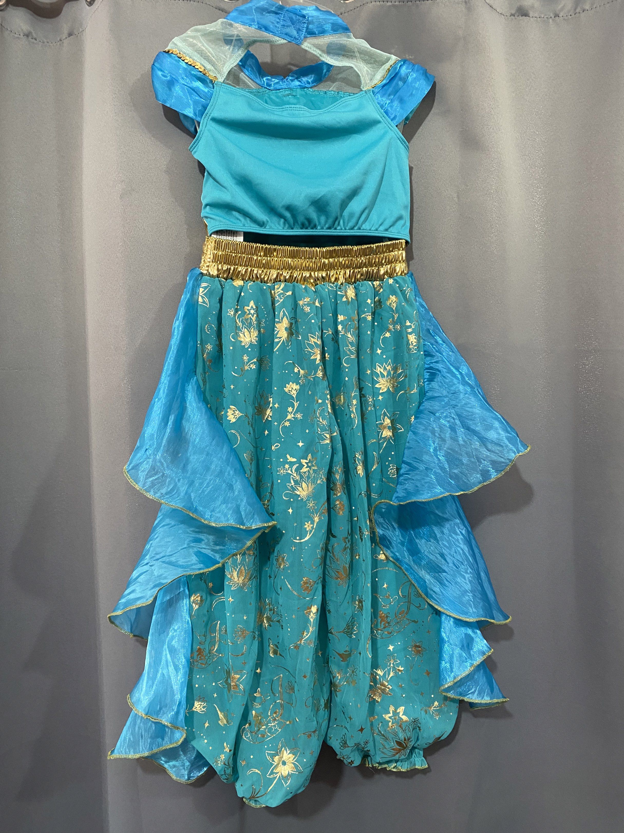Disney Princess Jasmine Costume (Category: Babies & Kids Fashion) located in La Trinidad. Submitted by snowsnow_18 (Listing ID 1420744998, Image 3). Description: JASMINE Disney store on tag / 4YRS OLD on tag no flaws , needs wash onlyy , likenew condition apaka rare size and pin 💙 P2,800 💙.