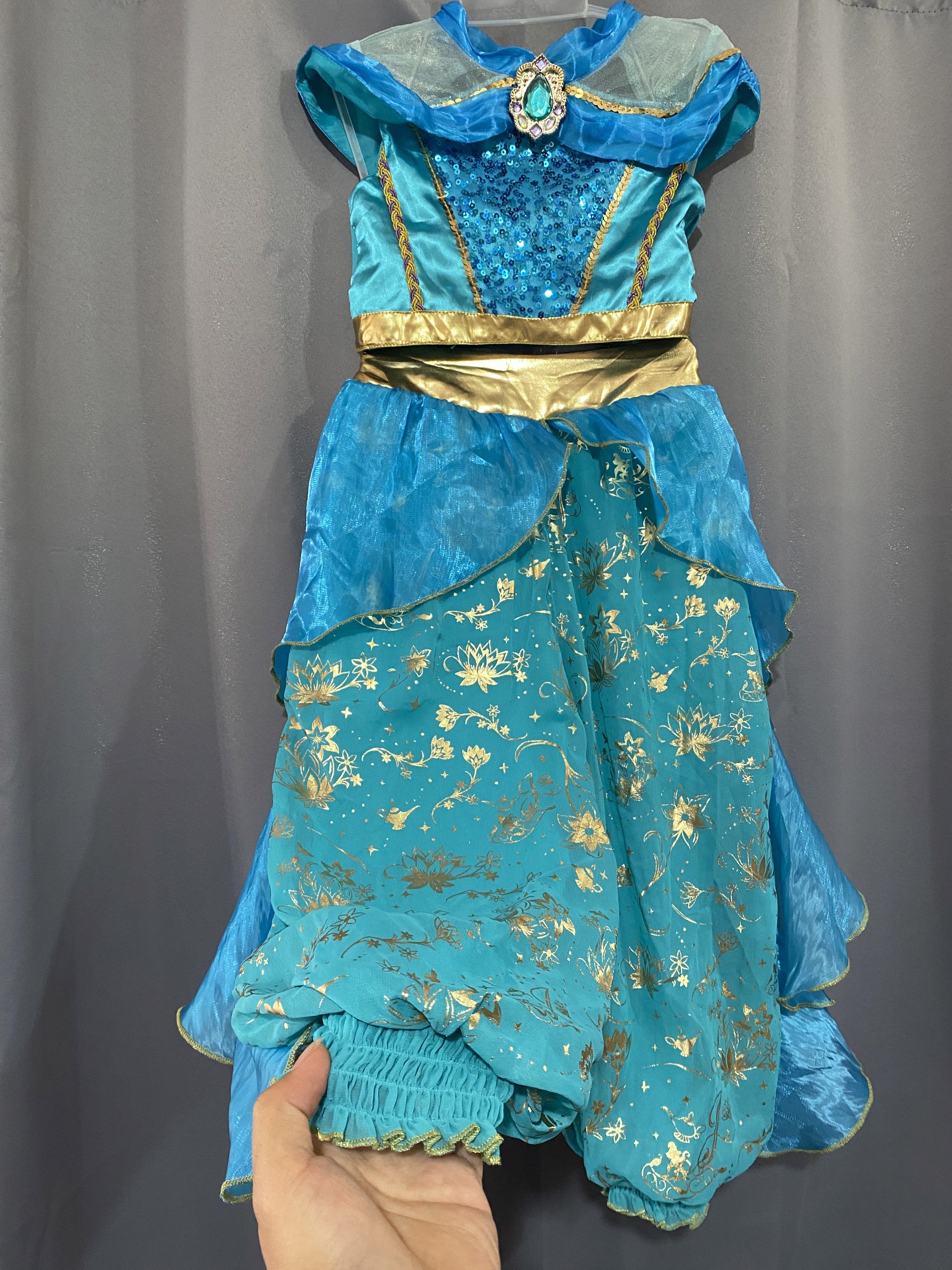 Disney Princess Jasmine Costume (Category: Babies & Kids Fashion) located in La Trinidad. Submitted by snowsnow_18 (Listing ID 1420744998, Image 2). Description: JASMINE Disney store on tag / 4YRS OLD on tag no flaws , needs wash onlyy , likenew condition apaka rare size and pin 💙 P2,800 💙.