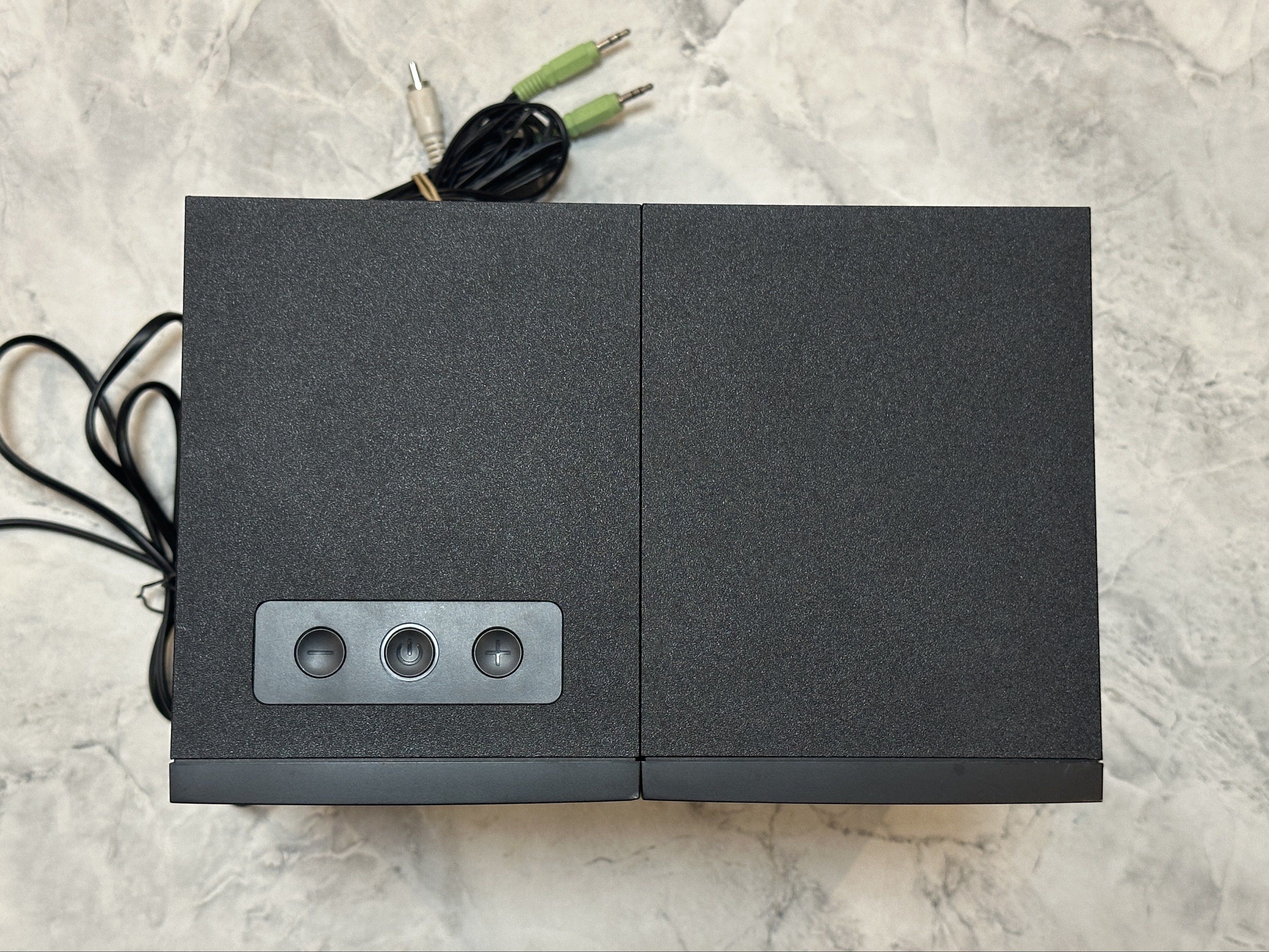 Edifier R1080BT Bookshelf Speakers (Category: Soundbars, Speakers & Amplifiers) located in Quezon City. Submitted by penguinco (Listing ID 1420732657, Image 3). Description: - 24W bluetooth bookshelf speakers - 4-inch mid-range/bass drivers - 0.75-inch silk dome tweeters - AUX & Line-in connections available - overall very good sound Negotiable, please DM your offers! :).