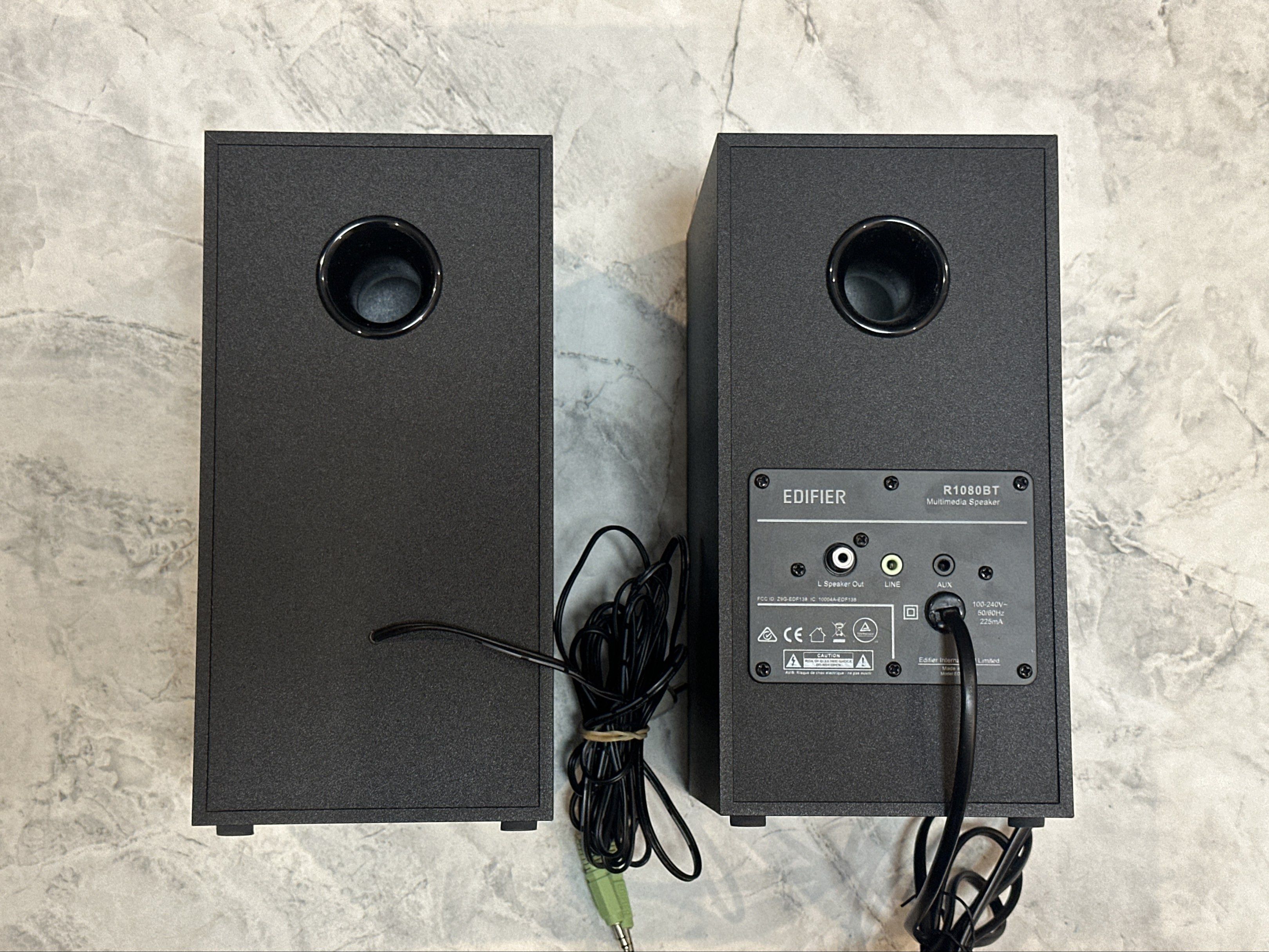 Edifier R1080BT Bookshelf Speakers (Category: Soundbars, Speakers & Amplifiers) located in Quezon City. Submitted by penguinco (Listing ID 1420732657, Image 2). Description: - 24W bluetooth bookshelf speakers - 4-inch mid-range/bass drivers - 0.75-inch silk dome tweeters - AUX & Line-in connections available - overall very good sound Negotiable, please DM your offers! :).