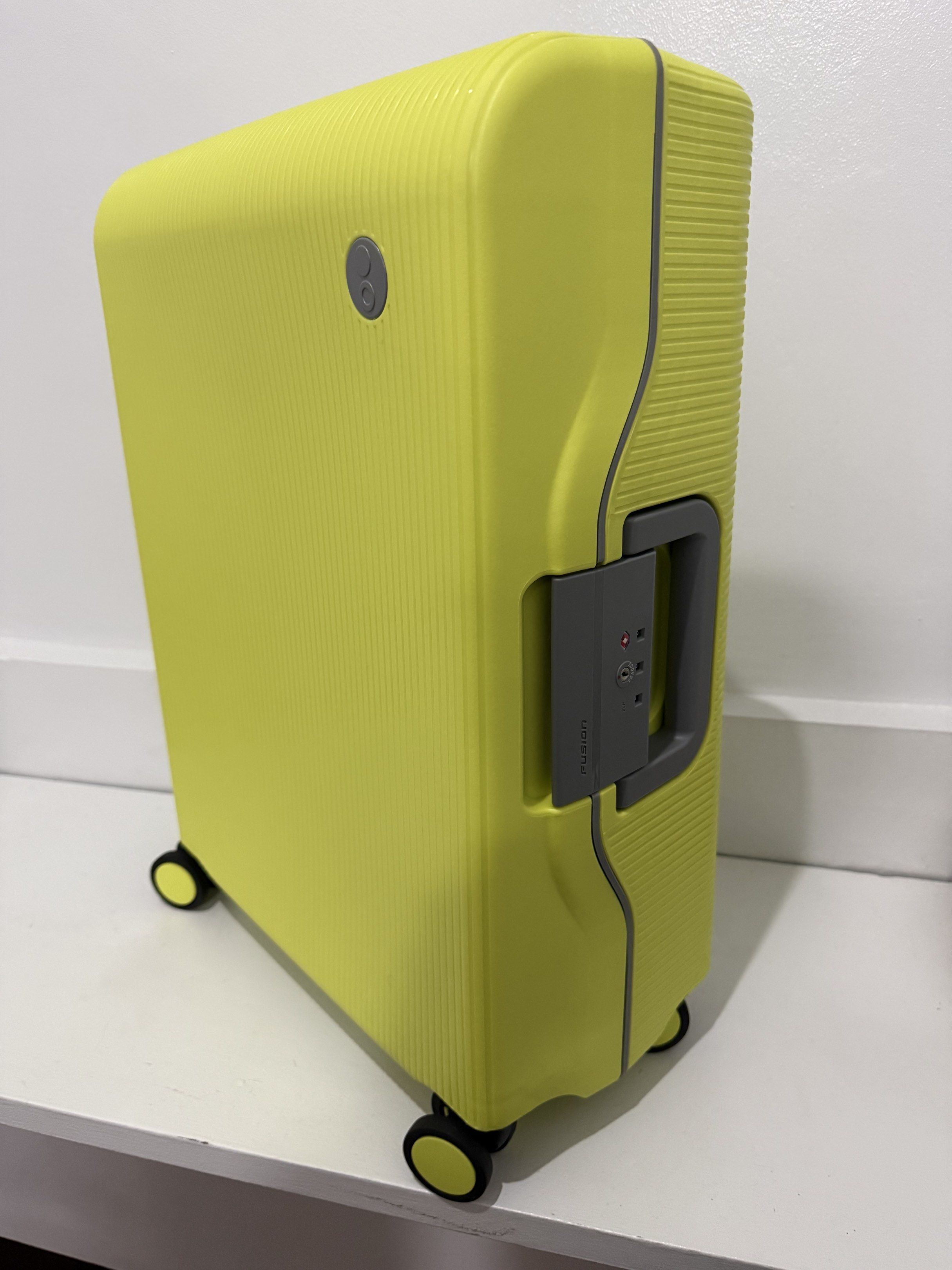 ECHOLAC Luggage - Citrus Yellow (Category: Luggage) located in Quezon City. Submitted by jaysonito00343 (Listing ID 1420677790, Image 2). Description: 28-inch Large: Dimensions: 53x29x76 cm Weight: 4.7 KG Key Features Material: Impact-resistant Lock: Vault 3-point locking system with TSA-approved lock. -Once lang nagamit, from SG to PH.
