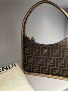 (Category: ) located in . Submitted by nyjcloset (Listing ID 1420562869, Image 1). Description: .