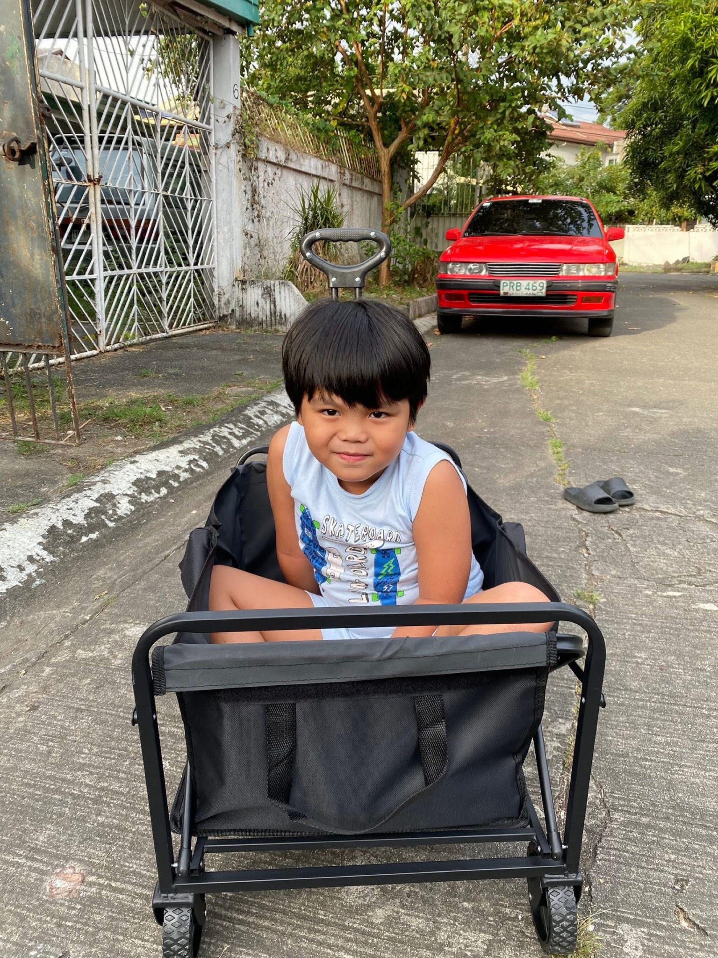 FlashFish Folding Wagon (Category: Strollers) located in Las Pinas. Submitted by shytorres (Listing ID 1420661850, Image 3). Description: Brandnew folding wagon cart 1600 only for wagon XL size 2k with table top set .