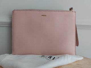 (Category: ) located in . Submitted by clothingchic (Listing ID 1420602328, Image 1). Description: .