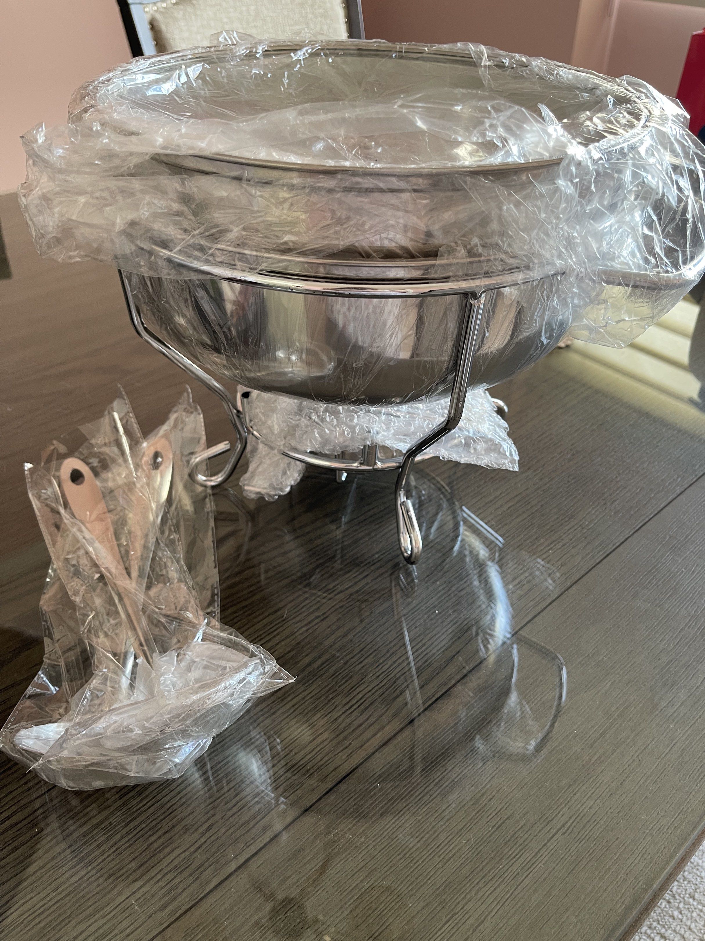 Gourdo's Stainless Steel Chafer Buffet Service (Category: Other Kitchenware & Tableware) located in Manila. Submitted by senesce (Listing ID 1420577472, Image 2). Description: - never used - 3.5L - 2 ladle still included - SRP 1,650.