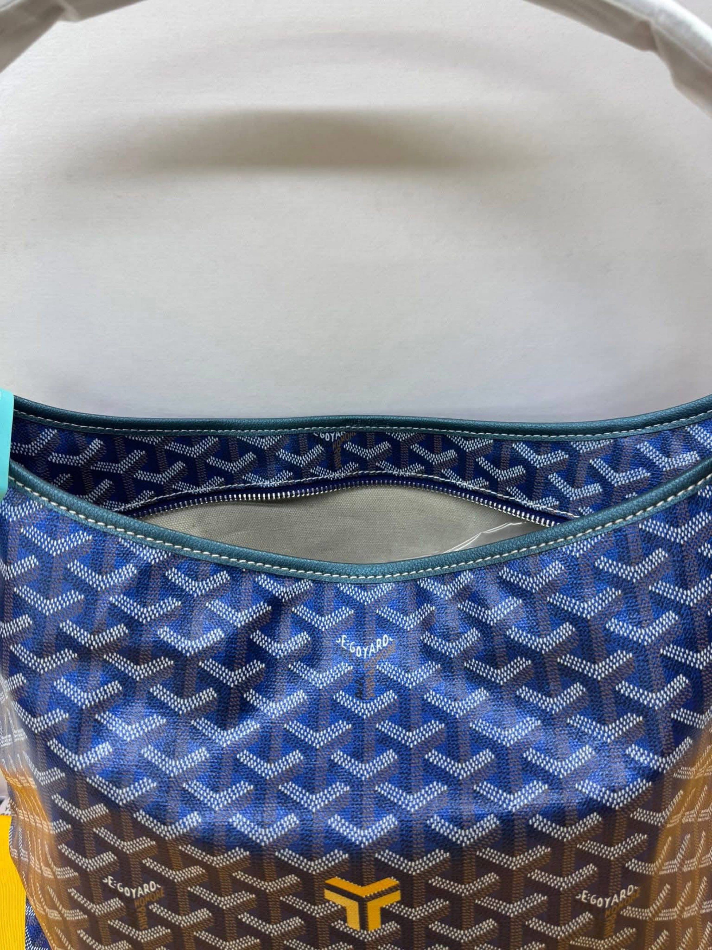 🇯🇵Goyard hobo metallic (Category: Luxury Bags & Wallets) located in Manila. Submitted by trendyfindscitrine (Listing ID 1420567039, Image 2). Description: -Japan sourced - Color: Blue - Signature Goyardine canvas - Leather trim .