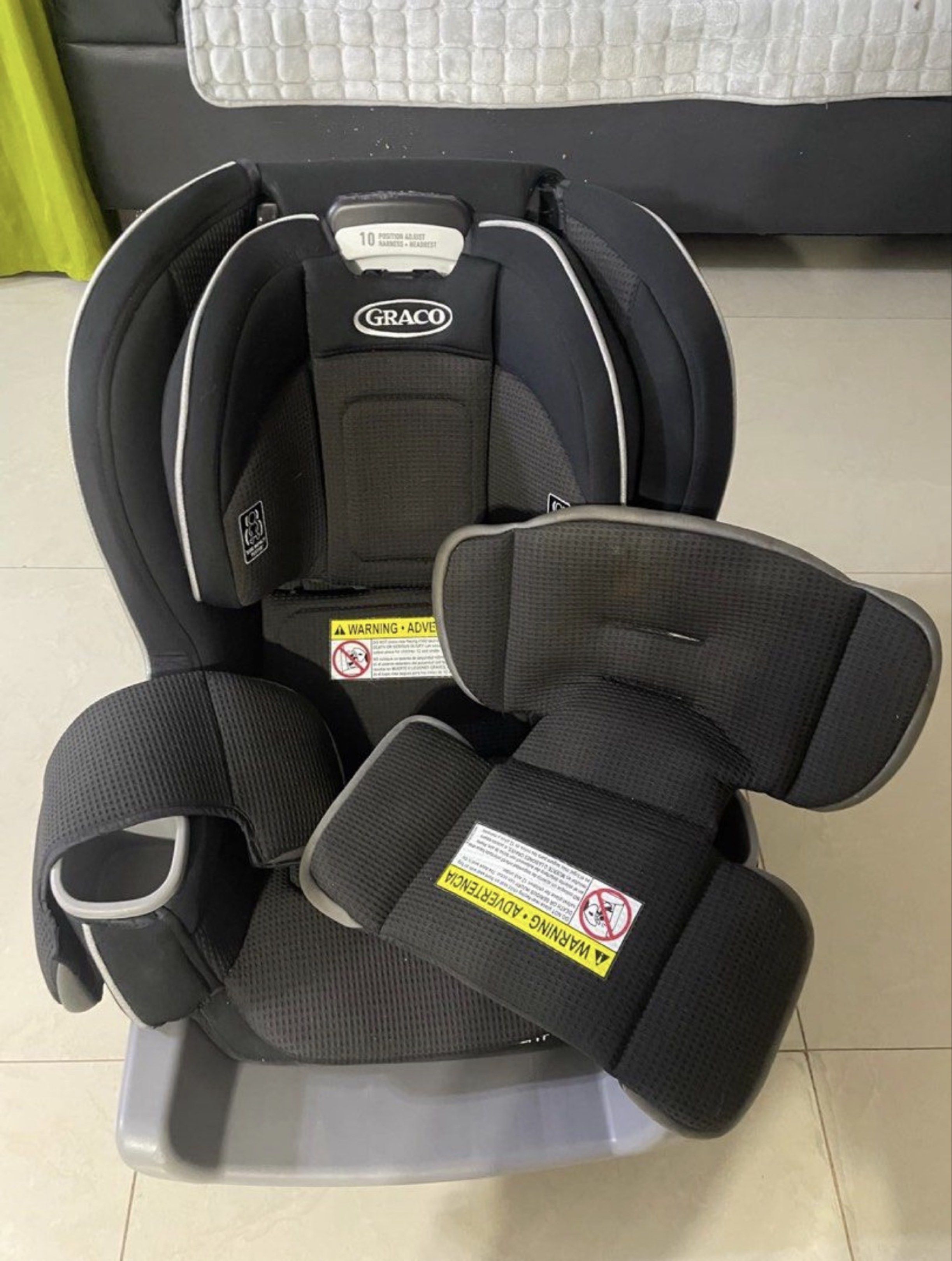Graco Extend2Fit Car Seat (Category: Car Seats) located in Quezon City. Submitted by lekiii (Listing ID 1420599347, Image 3). Description: - Padding in photo is not included!! - Graco Extend2Fit car seat - Reclining base for optimal positioning - Can carry up to 100 lbs - Manufacturing Date: 2019 Price is negotiable MOP : G-cash / Maya / Bank Transfer.