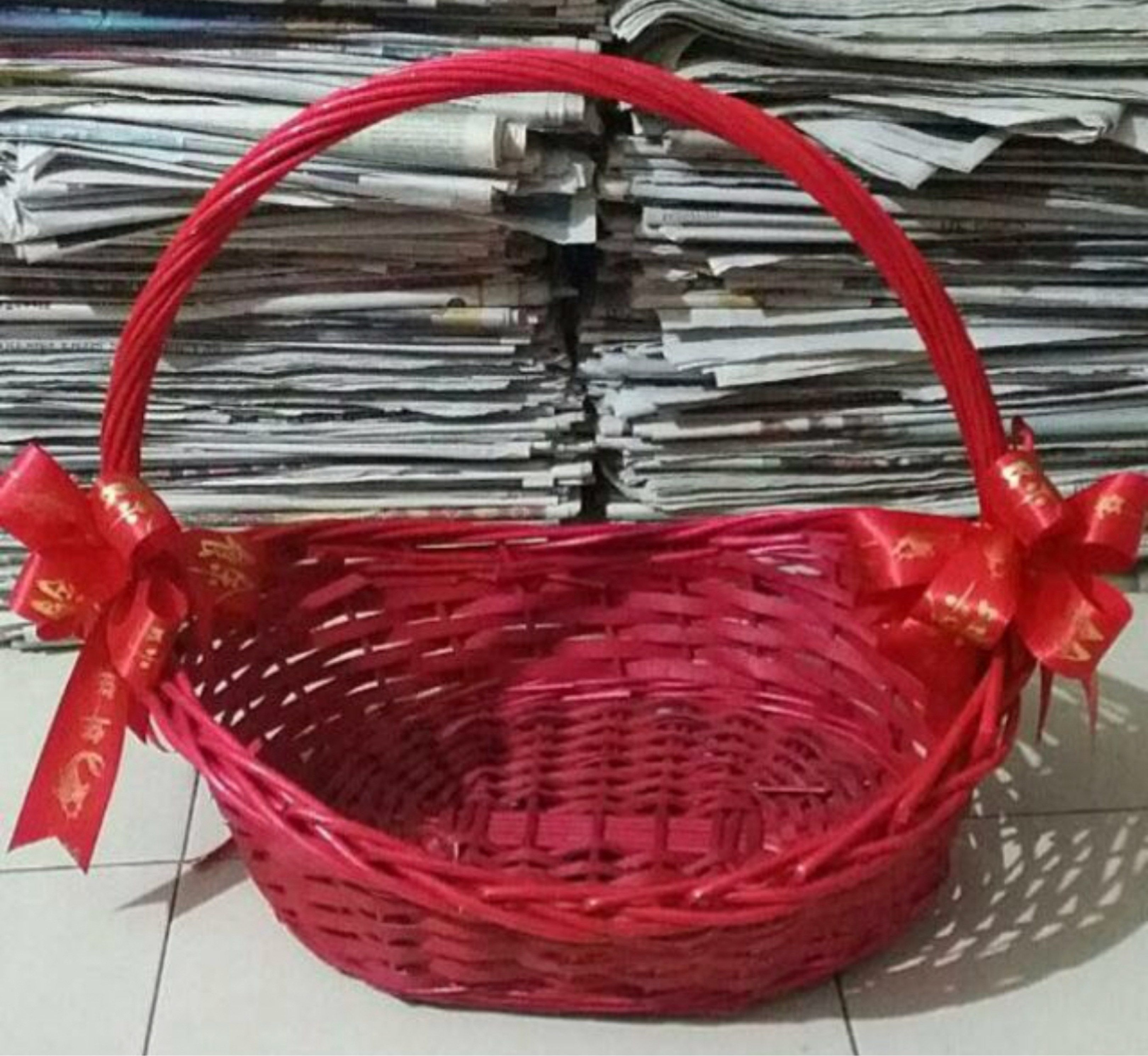 Hamper baskets (Category: Gift Baskets & Hampers) located in Singapore. Submitted by misstannn1819 (Listing ID 1420670813, Image 2). Description: Baskets are in good condition. Each at $8 or both at $15..