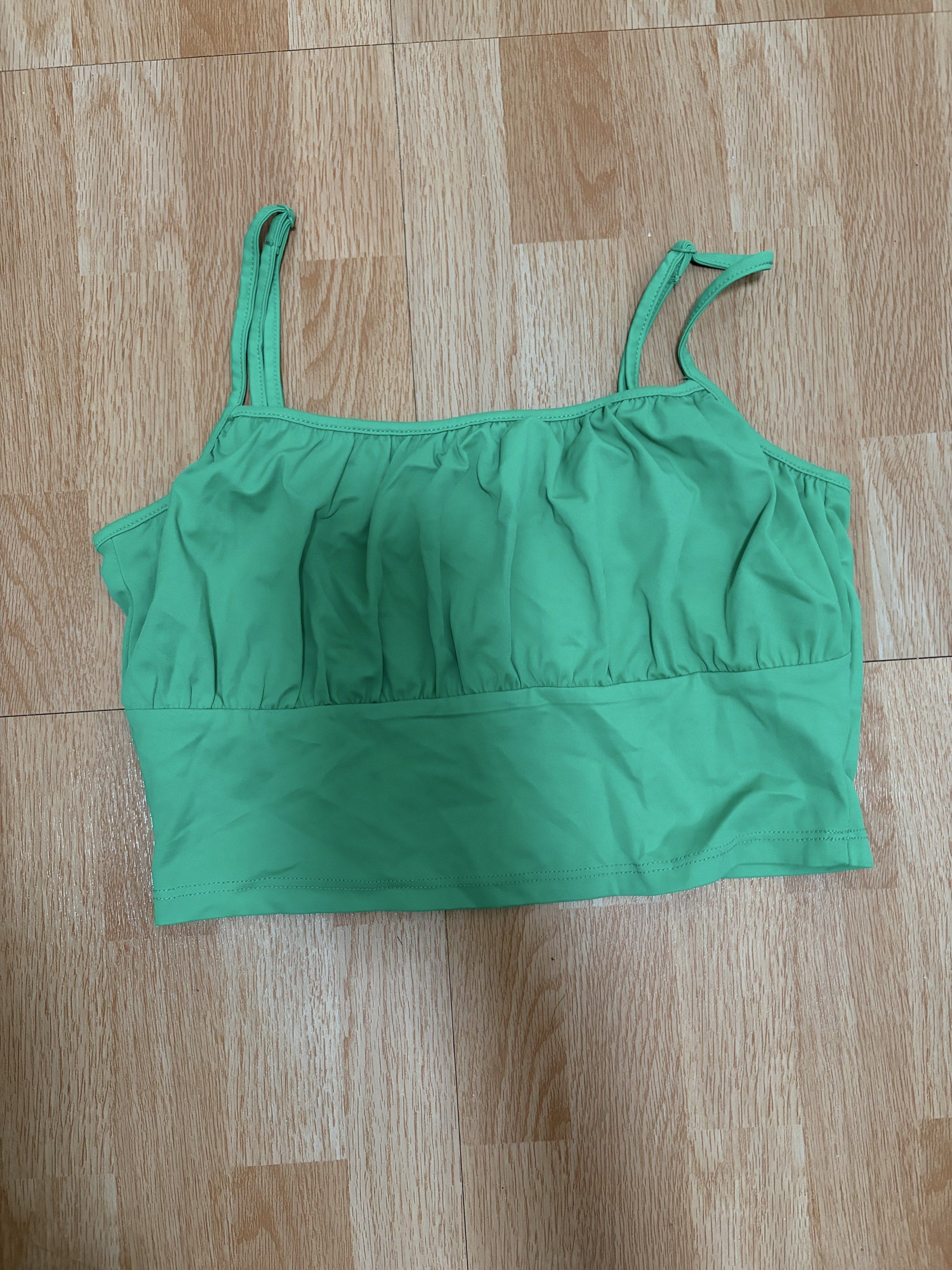 H&M Green top (Category: Sleeveless) located in Manila. Submitted by mxnasmbrd (Listing ID 1420729442, Image 1). Description: .