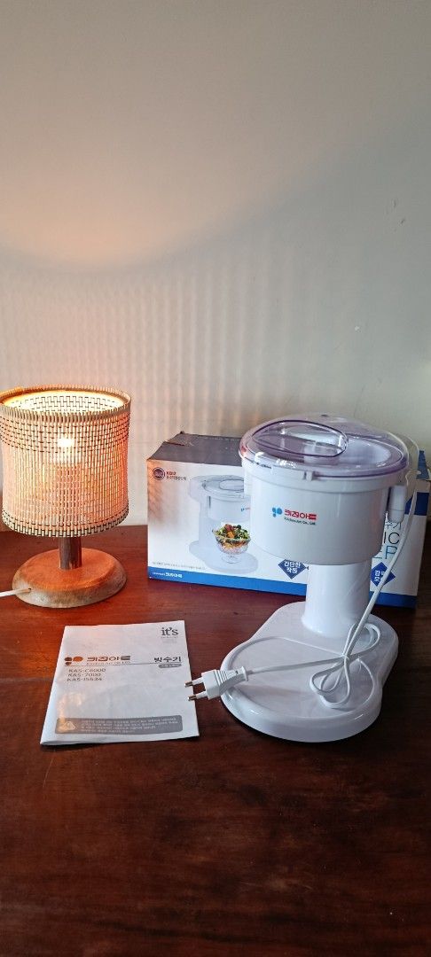 Ice Shaver (Category: Ice-cream Makers) located in Quezon City. Submitted by ellahqy28 (Listing ID 1420615231, Image 2). Description: - Comes with original box and manual - Features a white body with a clear top - Includes a power cord and base - Box displays product name and images.
