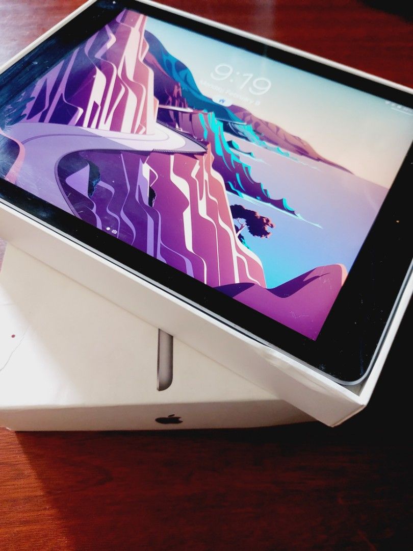 Ipad 6th Gen (Category: iPad) located in Las Pinas. Submitted by emcee21-58612 (Listing ID 1420566707, Image 3). Description: Ipad 6th Gen No Issue No scratches No dents Just like New With Stylus pen Rfs Upfrade.