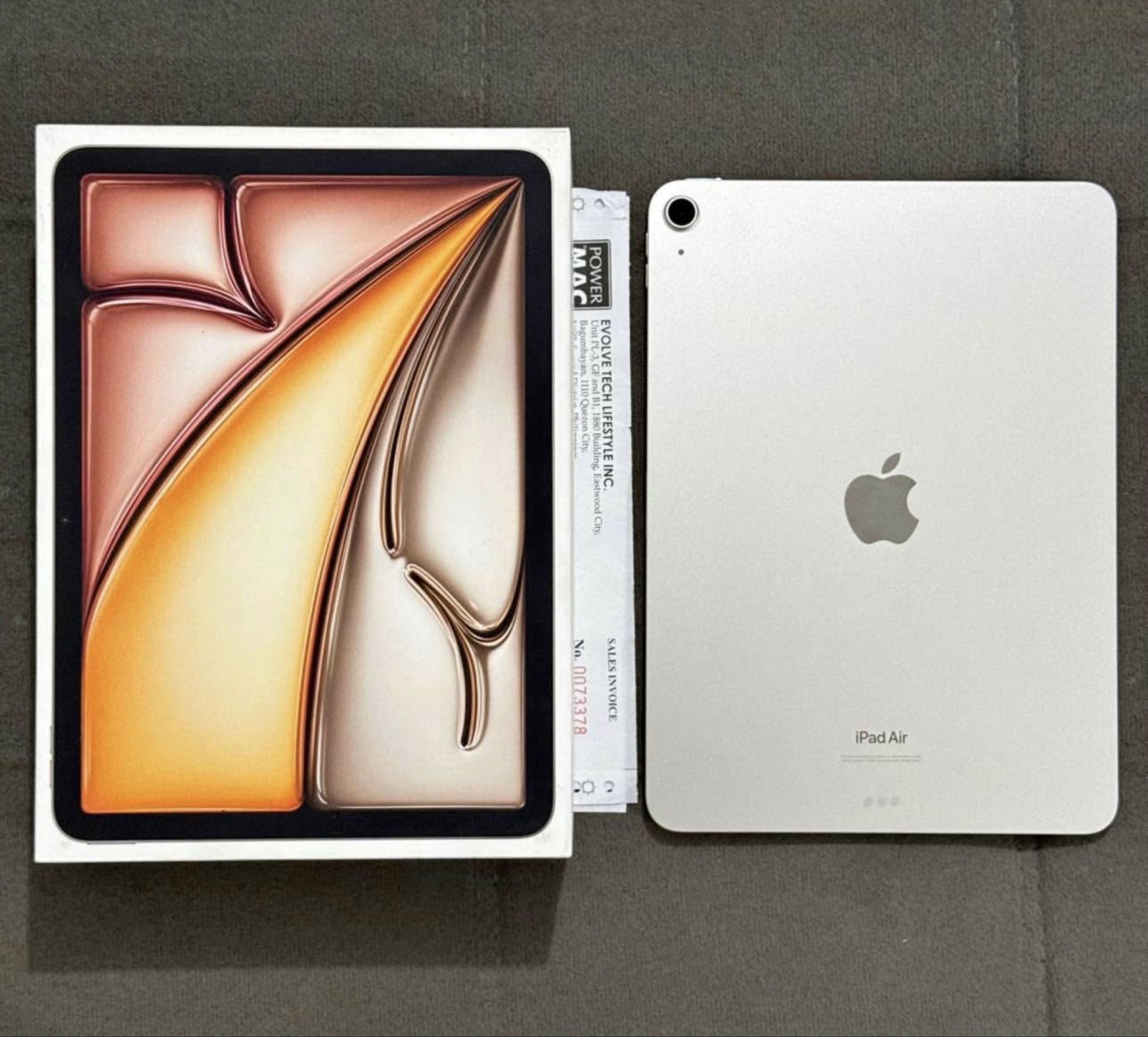 iPad Air M2 - Starlight - 128GB - WiFi only (Category: iPad) located in Manila. Submitted by jlnn1205 (Listing ID 1420568753, Image 1). Description: - Apple iPad Air M2 Starlight - 27000 only ⭐️⭐️ - 128 GB - Wifi only - Bought from Powermac, - complete with ORIGINAL box and charger. Sobrang linis at ayos pa. Both are in pristine condition - 100% Battery - 29 cycle count - babae ang owner :)) second-hand owner. - unli checks and resets upon meet u