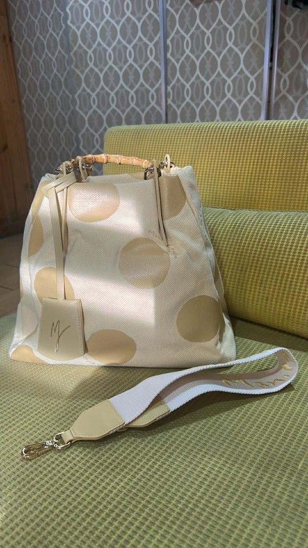Italian Bag for Sale (Category: Luxury Bags & Wallets) located in Quezon City. Submitted by dbostre (Listing ID 1420594225, Image 1). Description: bag was bought in Rome good condition. .