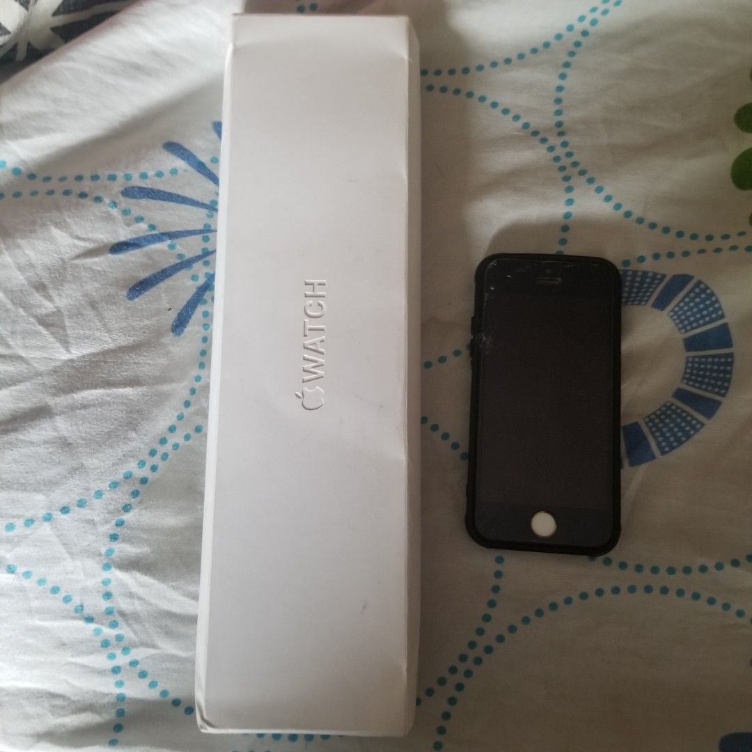 Iwatch 2nd gen and iPhone SE (Category: iPhone SE Series) located in Paranaque City. Submitted by showboat (Listing ID 1420587664, Image 1). Description: selling as set not used for a long time that's why selling. negotiable iphone se is 16gig iwatch is 46mm.