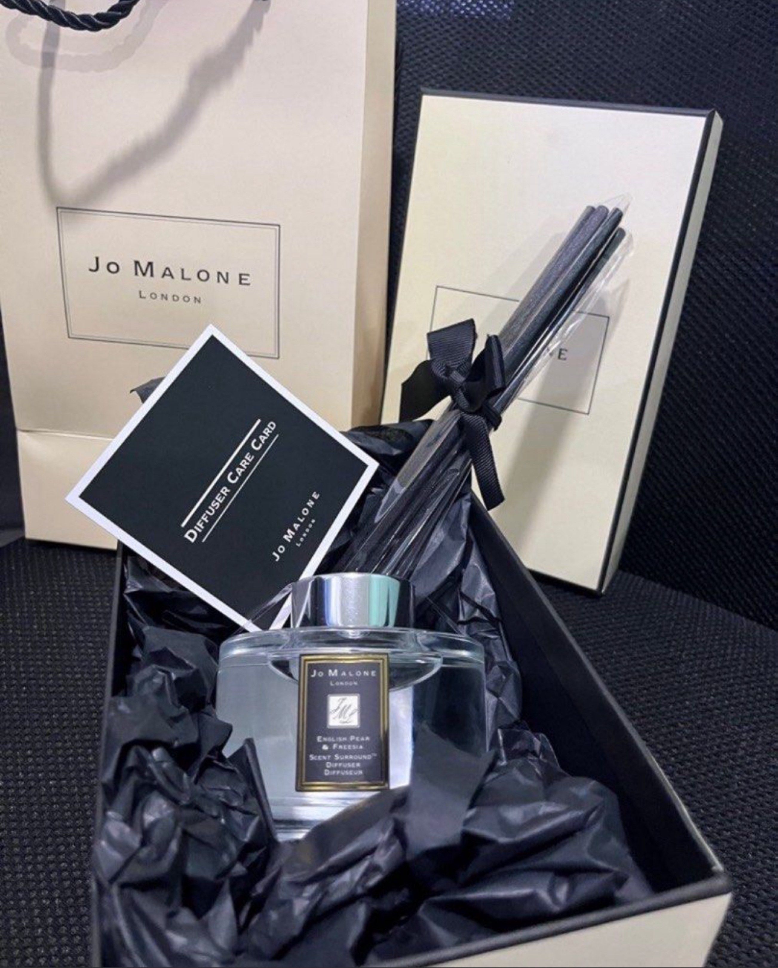 JO MALONE DIFFUSER 165ml (Category: Home Fragrance) located in Singapore. Submitted by cjyjn (Listing ID 1420668063, Image 1). Description: READY STOCK!! FULL SET WITH PAPER BAG Scents available : - ENGLISH PEAR & FREESIA - WOOD SAGE & SEASALT - PEONY & BLUSH SUEDE - LIME BASIL & MANDARIN - RED ROSES *SOLD OUT - WILD BLUE BELL *SOLD OUT MEET UPs ONLY at: Paya lebar MRT station exit C or COURIER +$6.50 (up to 4 pieces) with tracking *LOW BALLERS W