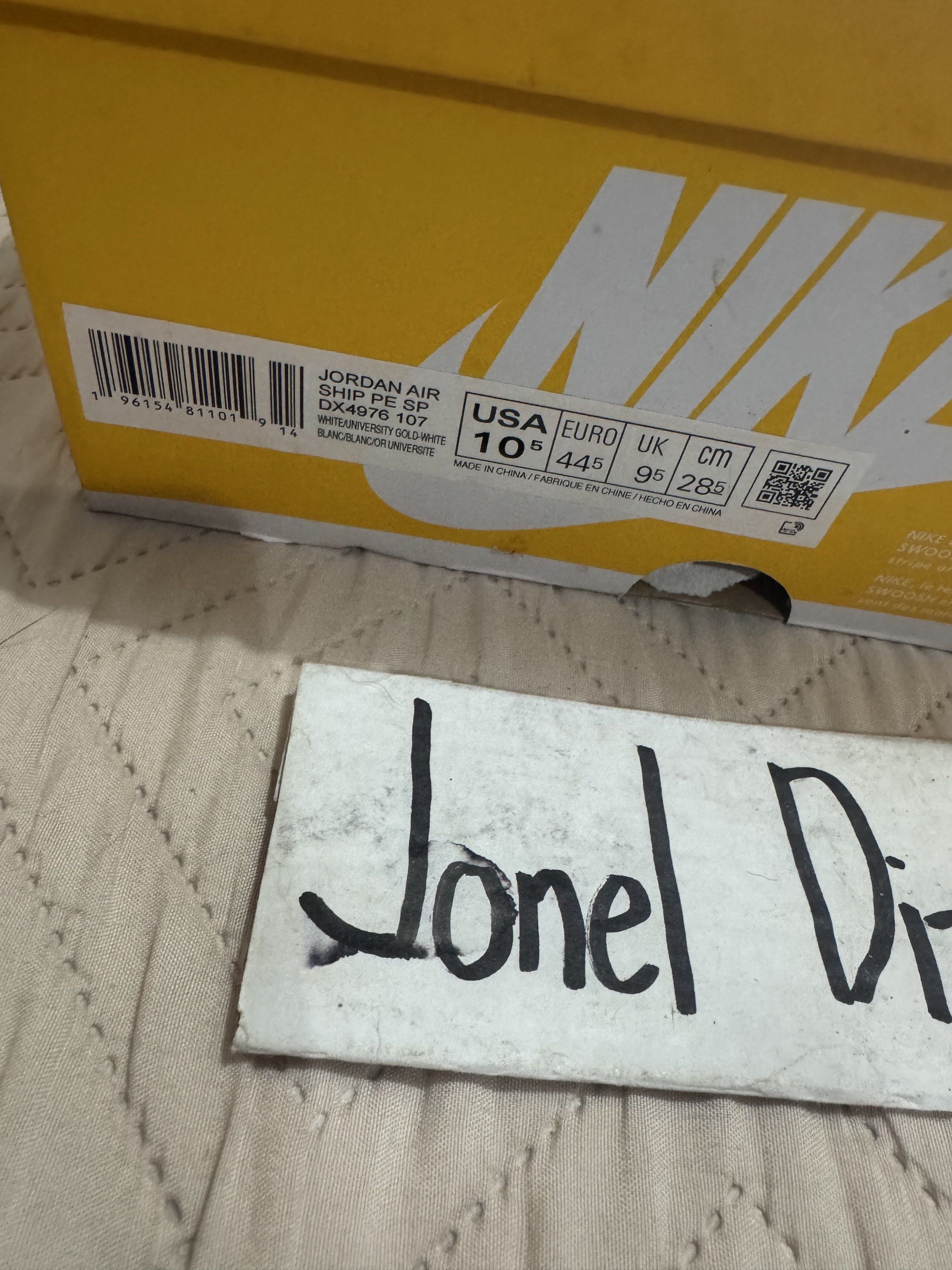 Jordan Airship PE yellow size 10.5us (Category: Sneakers) located in Las Pinas. Submitted by joneldizon (Listing ID 1420647717, Image 2). Description: For sale only! Jordan Airship PE size 10.5us Brandnew Complete with receipt and paperbag Price: 3k negotiable below srp 7895 Rfs: declutter Location: Robinson Las Pinas.