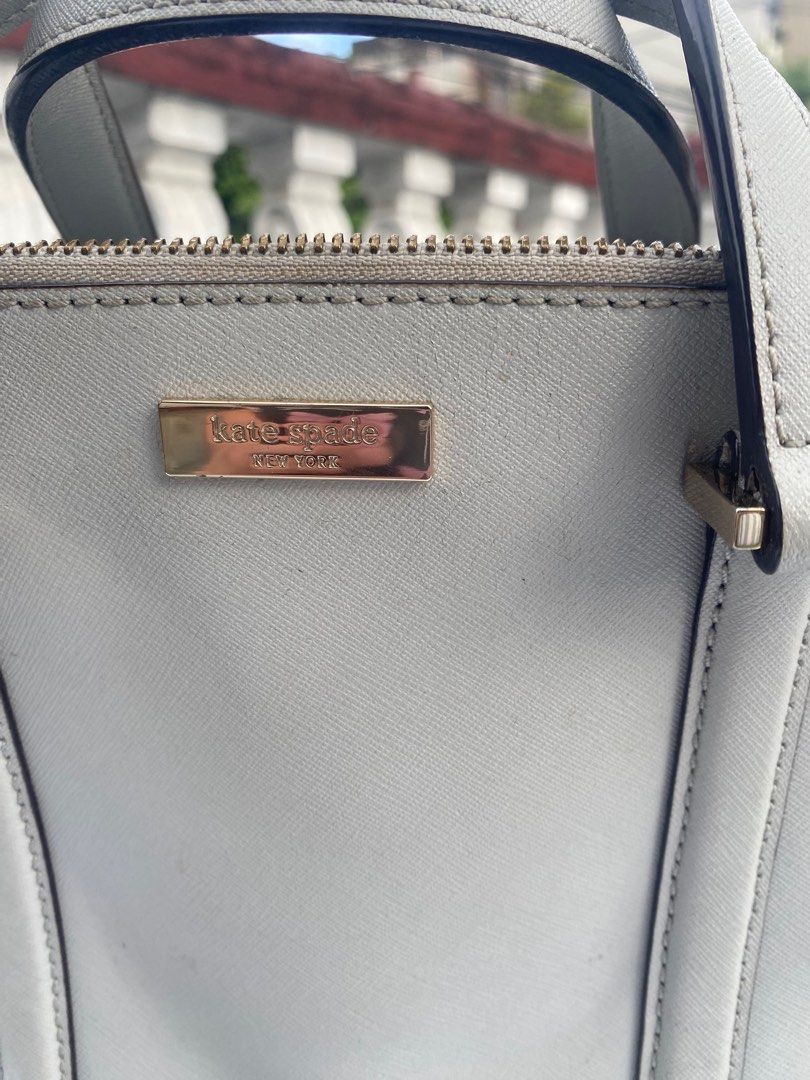 Kate Spade Saffiano Two Way Bag (Category: Purses & Pouches) located in San Juan City. Submitted by aiecapix (Listing ID 1420568818, Image 2). Description: .