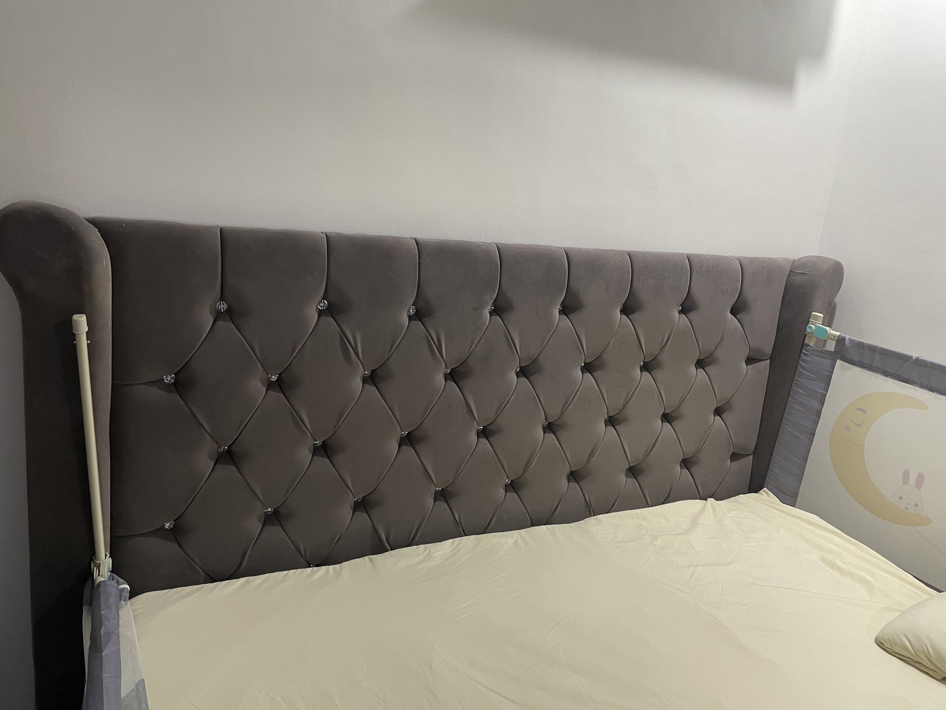 King bed gray frame with 2 pull-out (Category: Bed Frames & Mattresses) located in Quezon City. Submitted by shop_outlet (Listing ID 1420725344, Image 1). Description: - King-sized bed frame - Gray color - Tufted headboard with crystal accents - Includes two pull-out features With Uratex King thick mattress.