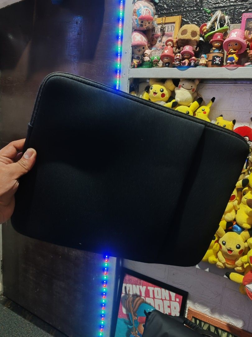 Laptop Sleeve (Black) (Category: Laptop Bags & Sleeves) located in Quezon City. Submitted by blackstar08 (Listing ID 1420684817, Image 1). Description: Laptop Sleeve For Sale For 15-16 inches Laptop Brand New Pa RFS: Malaki for my laptop.