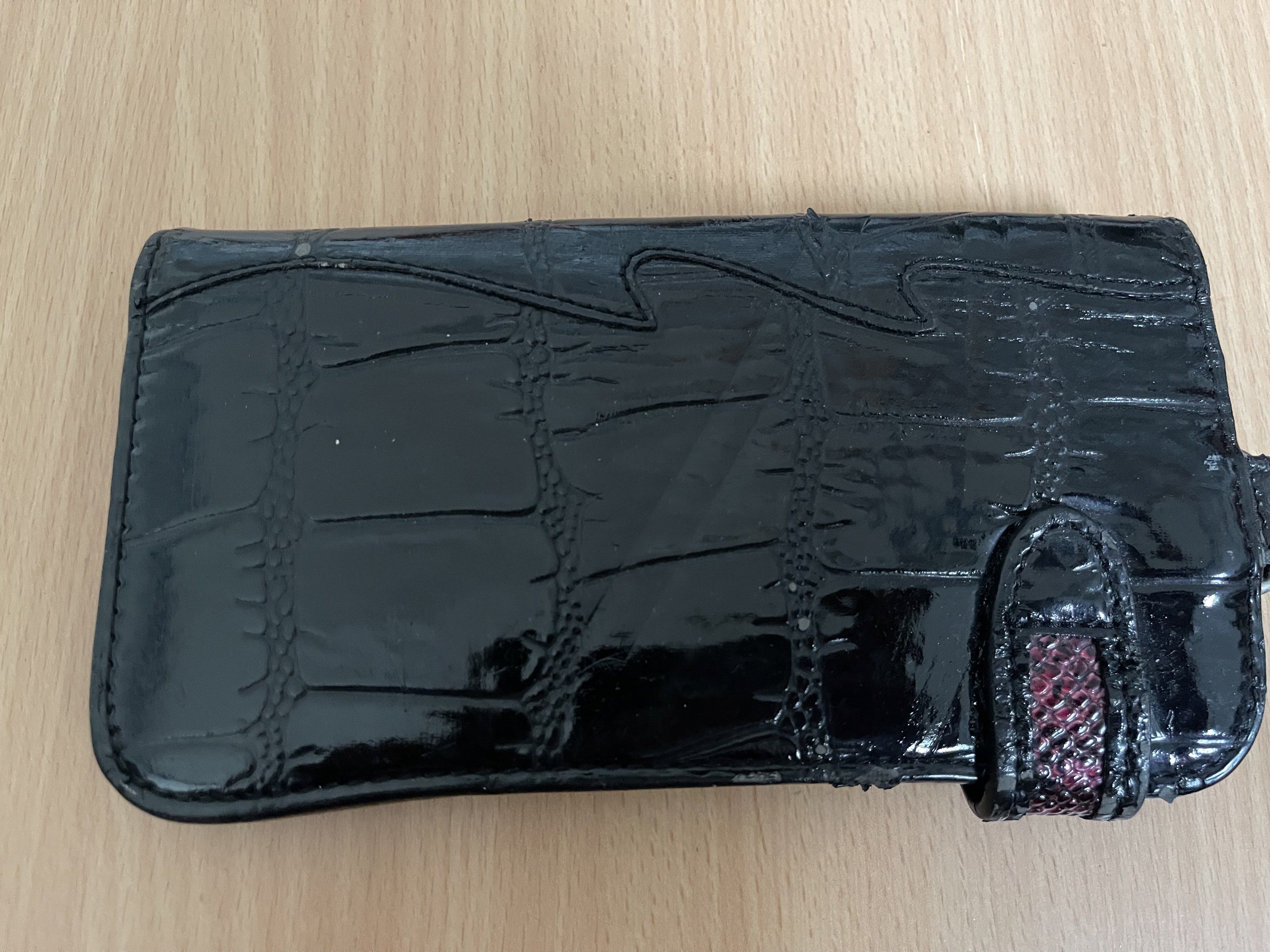 Long wallet (Category: Wallets & Card holders) located in San Fernando. Submitted by japansurpluselyu (Listing ID 1420741030, Image 2). Description: .