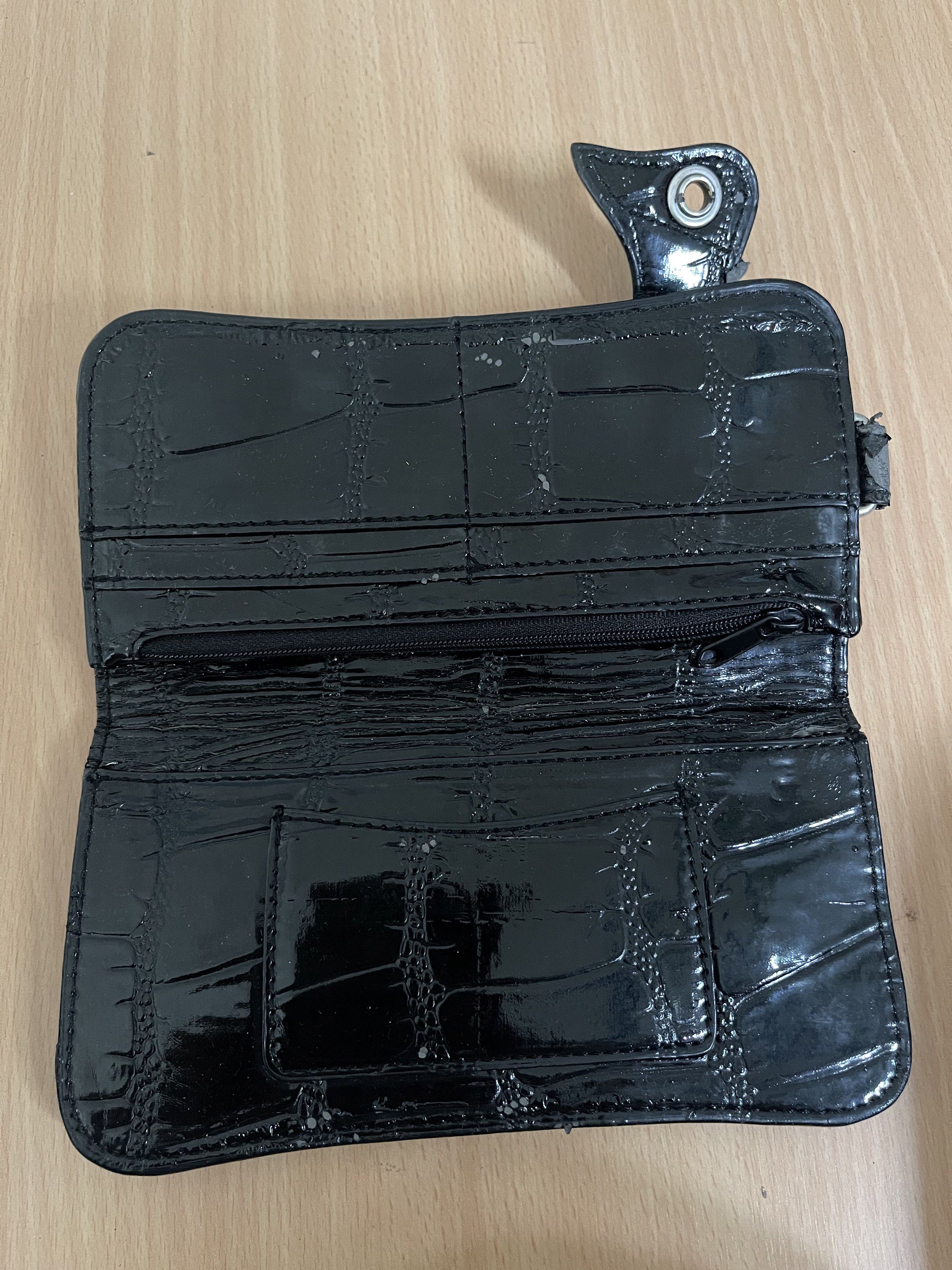 Long wallet (Category: Wallets & Card holders) located in San Fernando. Submitted by japansurpluselyu (Listing ID 1420741030, Image 3). Description: .