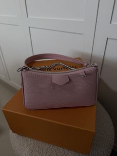 (Category: ) located in . Submitted by shopblingz01 (Listing ID 1420648634, Image 1). Description: .
