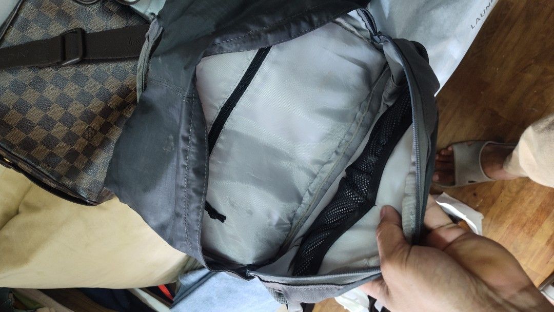 Lowepro Backpack (Category: Backpacks) located in Quezon City. Submitted by edwinvuru (Listing ID 1420581961, Image 3). Description: - Spacious main compartment - Padded shoulder straps for comfort - Front pocket with Lowepro logo - Breathable mesh back design - Interior mesh pocket for organization - Suitable for everyday use.