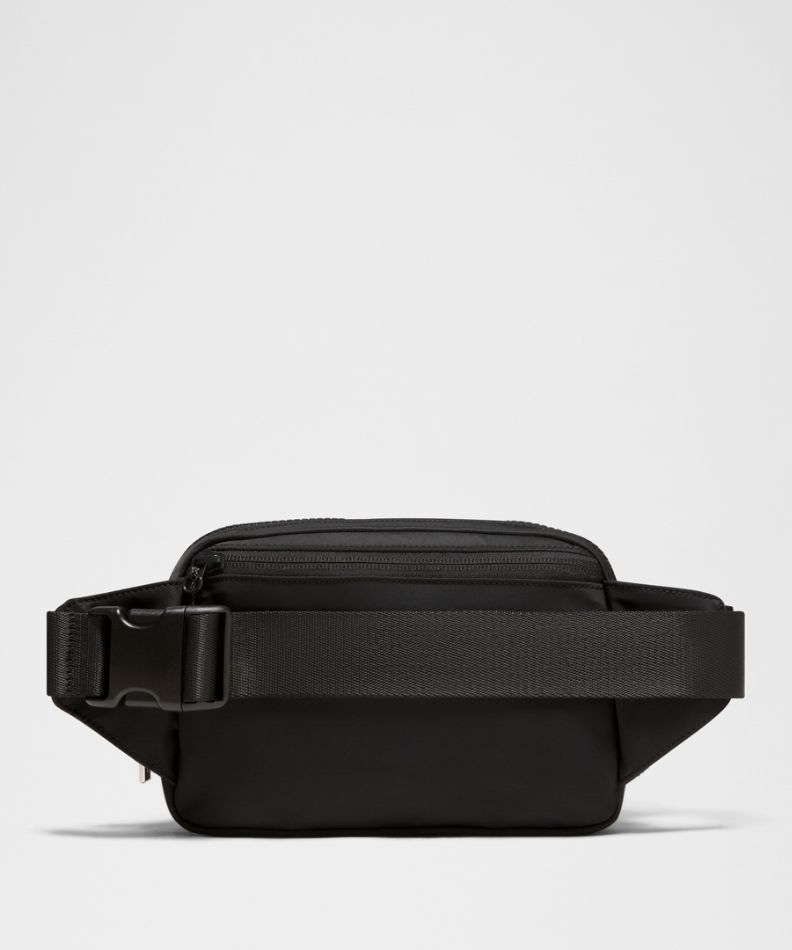 Lululemon Everywhere Belt Bag 2L in Black (Category: Cross-body Bags) located in Orani. Submitted by fromlove.withluxe (Listing ID 1420622717, Image 2). Description: .