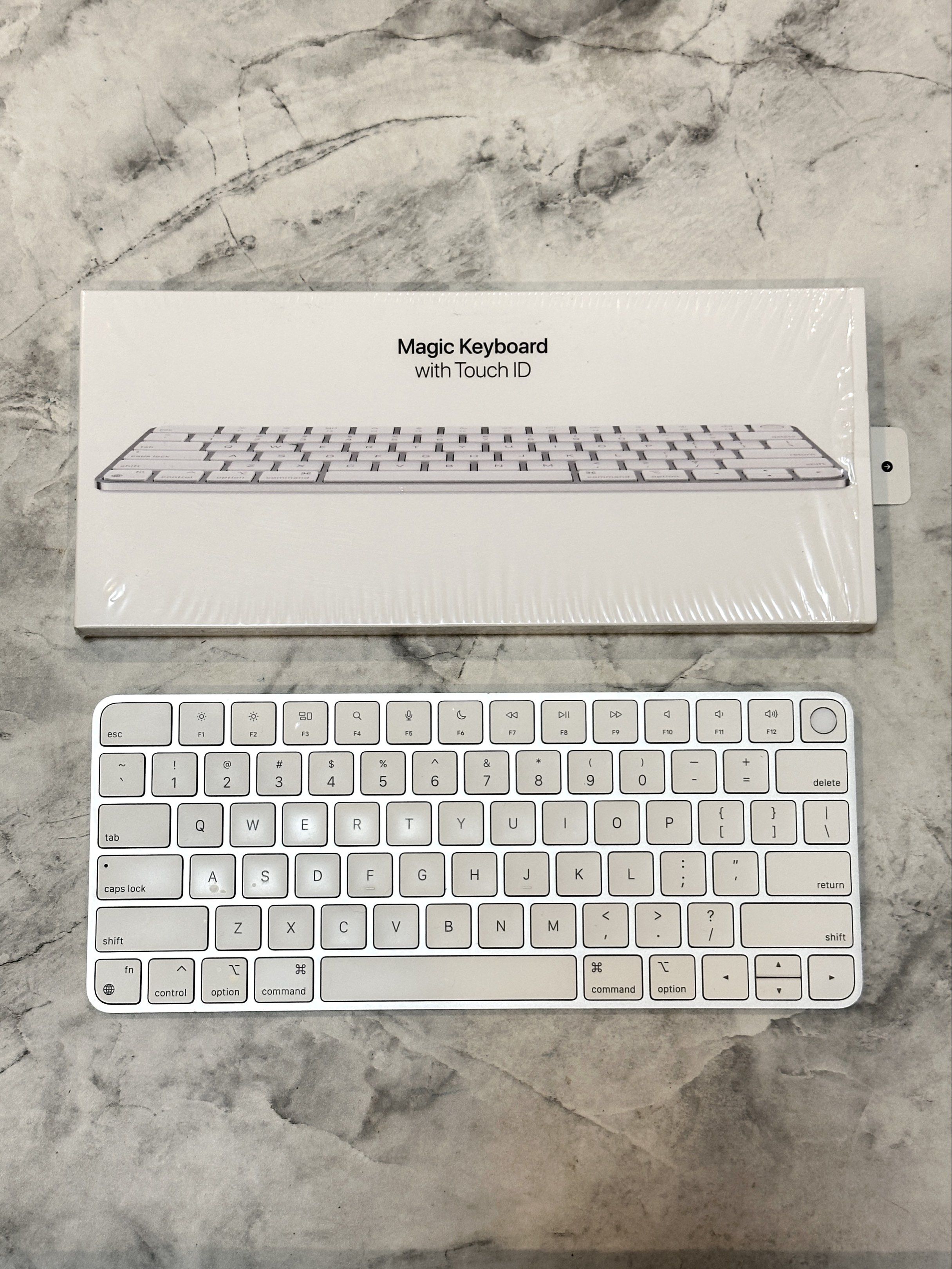 Magic Keyboard with Touch ID (Category: Computer Keyboard) located in Quezon City. Submitted by penguinco (Listing ID 1420732672, Image 1). Description: - originally bought from power mac center for ₱8490 - in perfect working condition - no lightning cable included - comes with box Slightly negotiable, please DM your offer!.