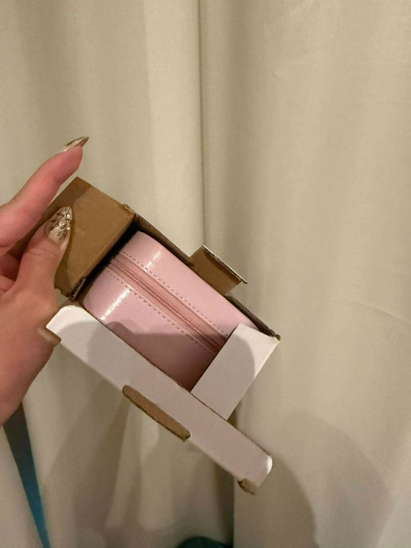 Makeup Organizer with LED Mirror (Category: Makeup) located in Manila. Submitted by jimmy_juniorrr (Listing ID 1420717610, Image 2). Description: .