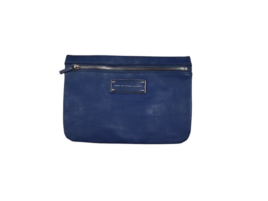 Marc by Marc Jacobs Clutch (Category: Luxury Bags & Wallets) located in Quezon. Submitted by ikeanbuy2025 (Listing ID 1420684144, Image 1). Description: marc jacobs clutch / pouch bag very good condition kasya long wallet p400.