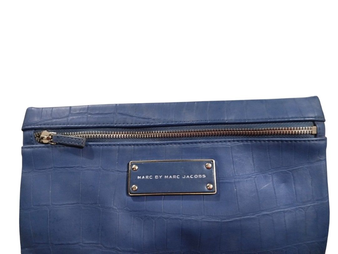 Marc by Marc Jacobs Clutch (Category: Luxury Bags & Wallets) located in Quezon. Submitted by ikeanbuy2025 (Listing ID 1420684144, Image 2). Description: marc jacobs clutch / pouch bag very good condition kasya long wallet p400.